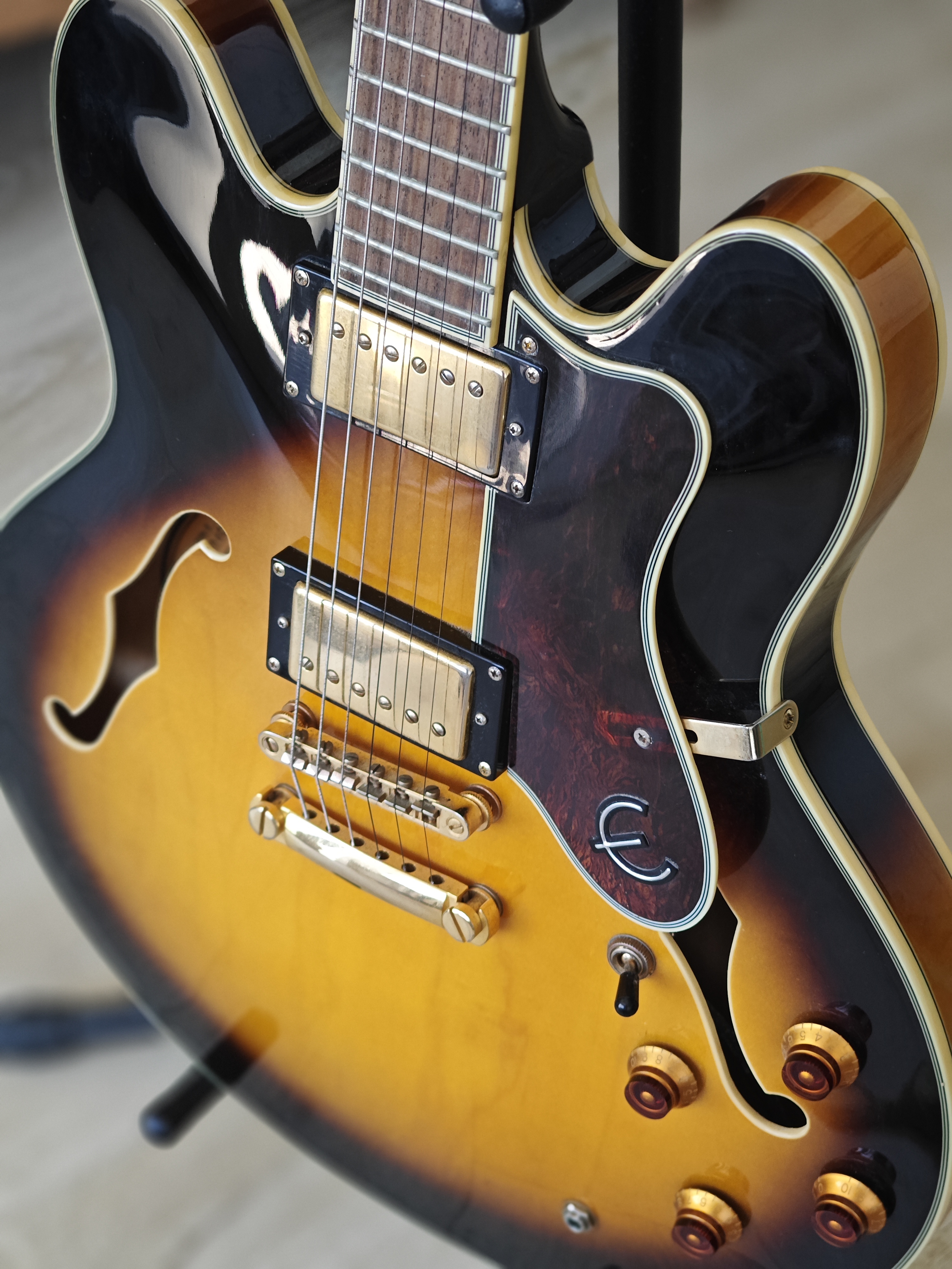 Vends Guitare Epiphone Sheraton II