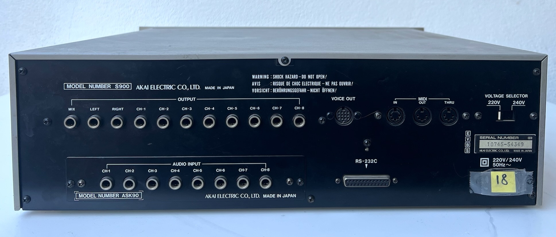 Akai S900 2