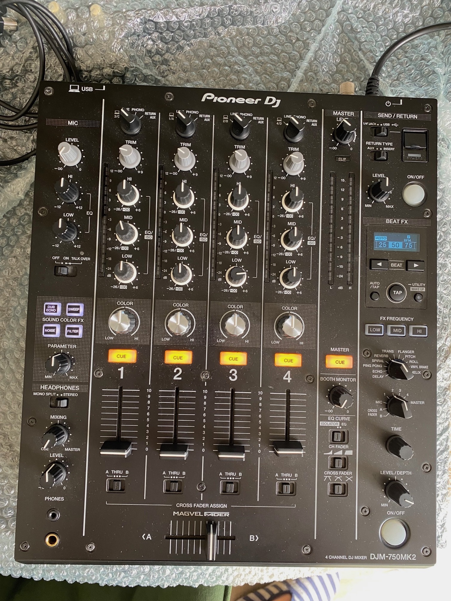 Table de mixage Pioneer DJM-750MK2 (excellent état, première main)