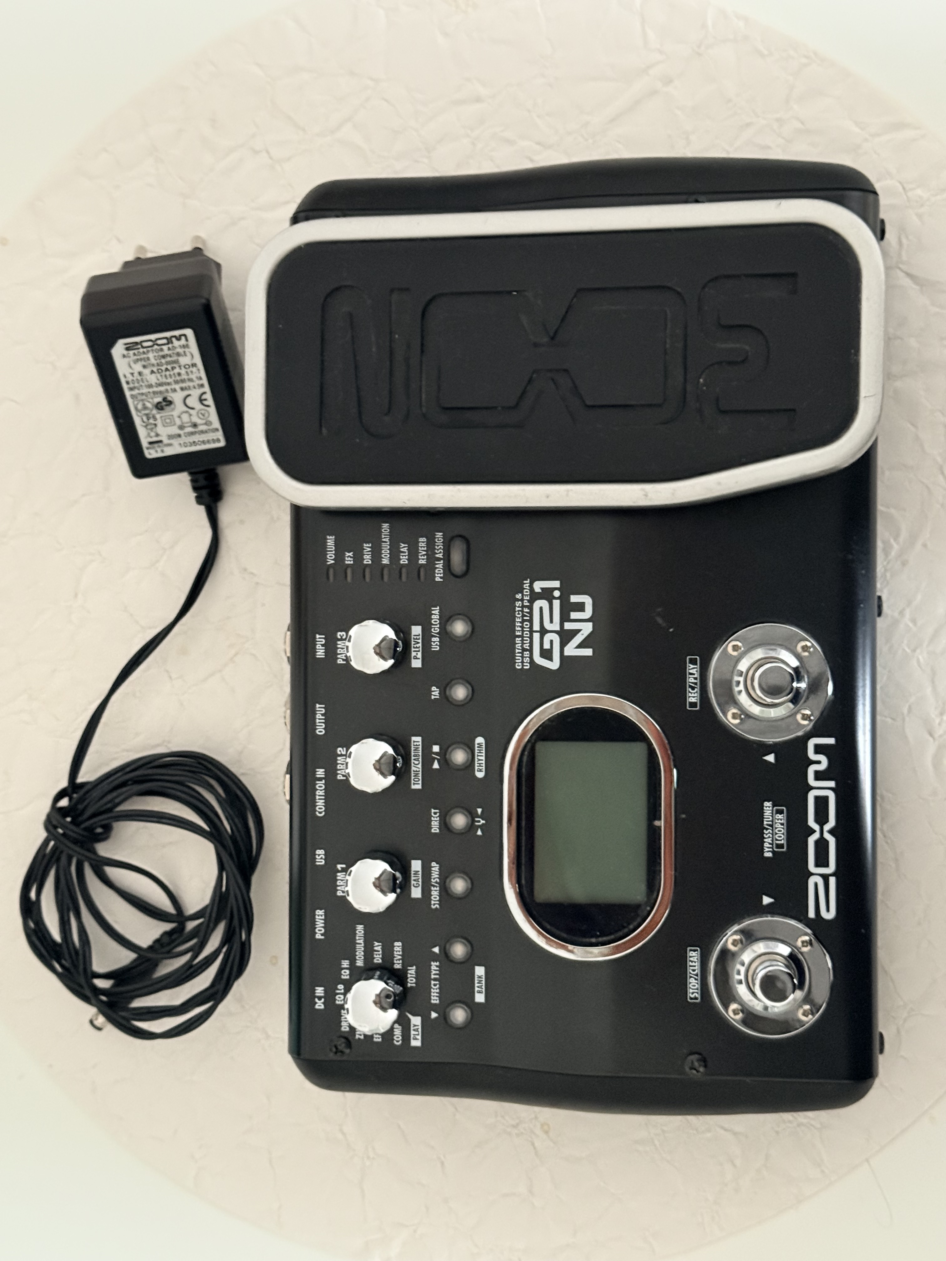 Vends Multi effets ZOOM avec pédale d'expression