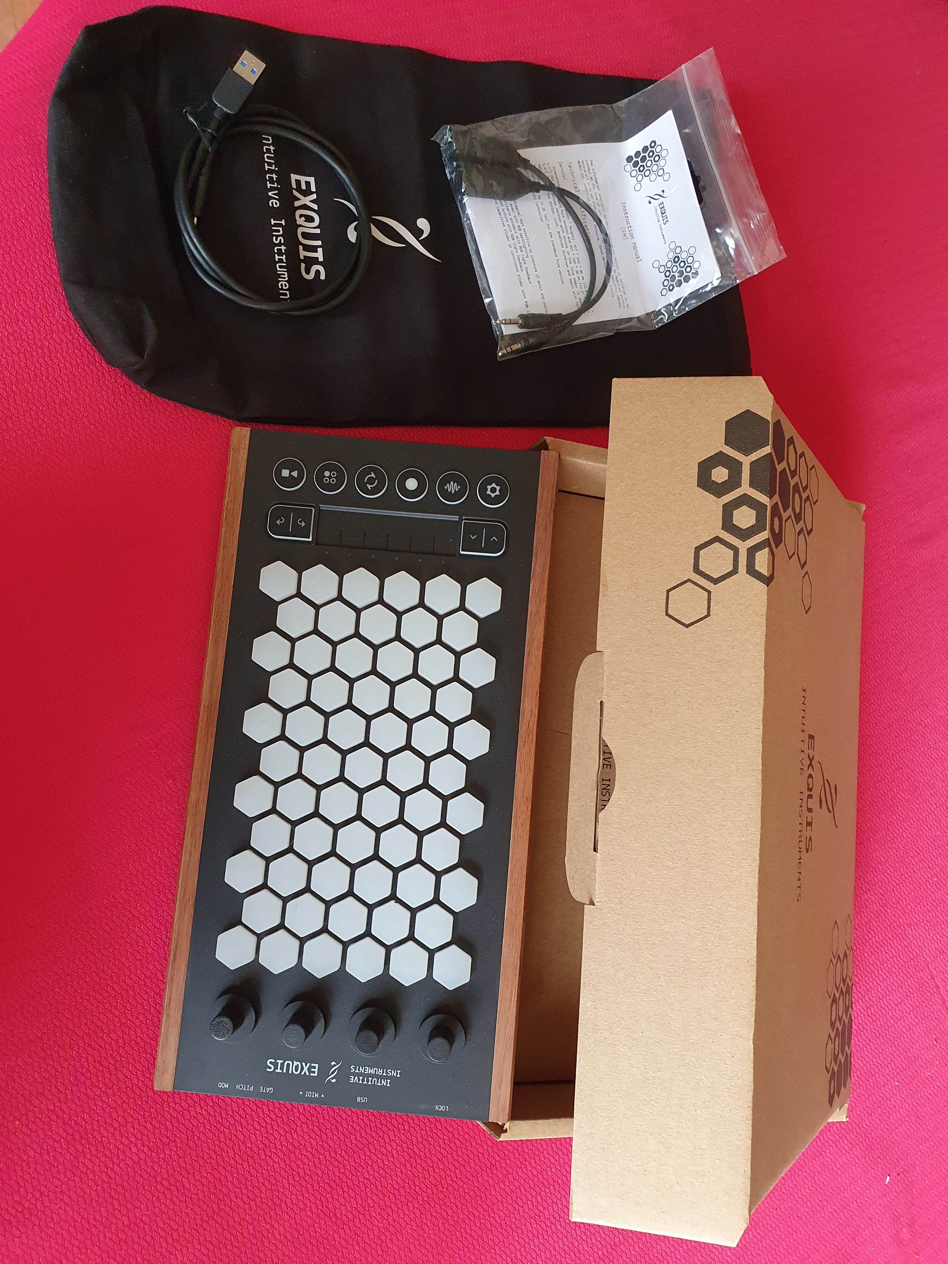 Vends Exquis (Deluxe Dark Wood, Special edition) - Intuitive Instruments 1ère main comme neuf dans son emballage d'origine