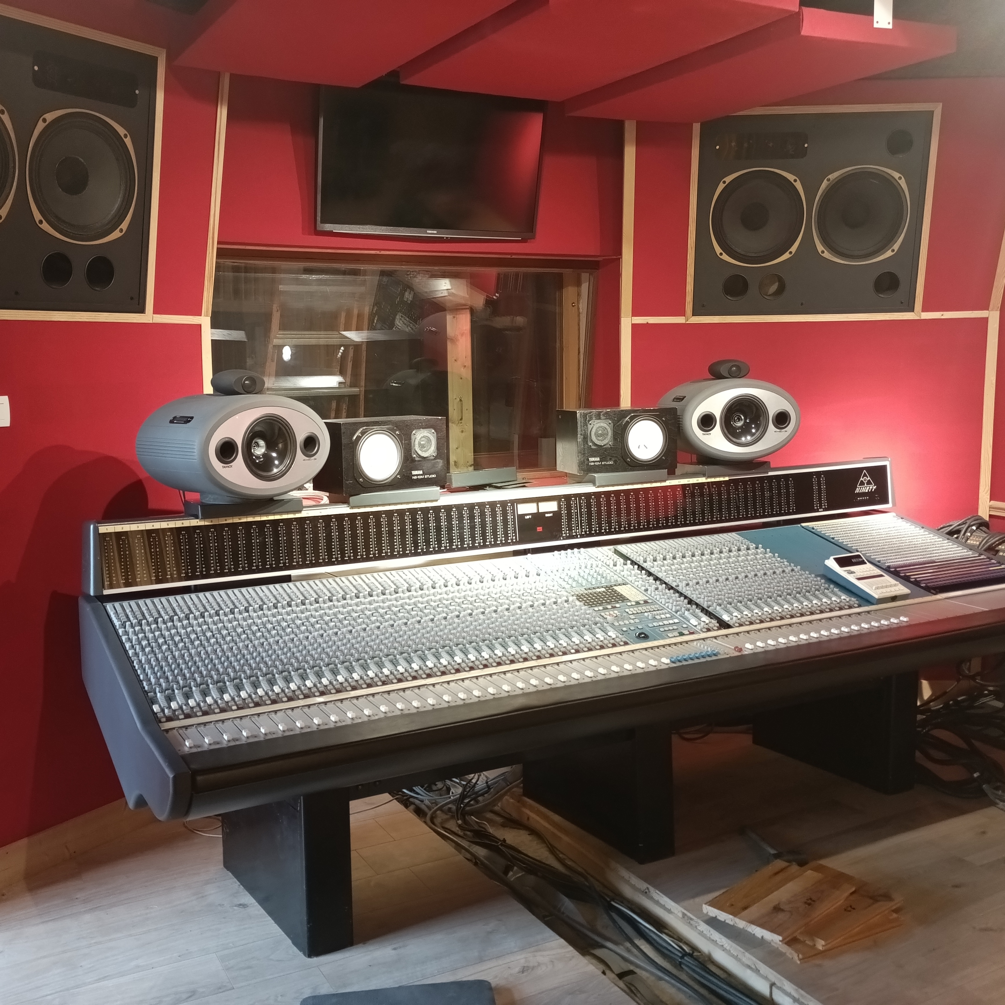 Tannoy: Ellipse 8 iDP studio monitor TS212 iDP subwoofer