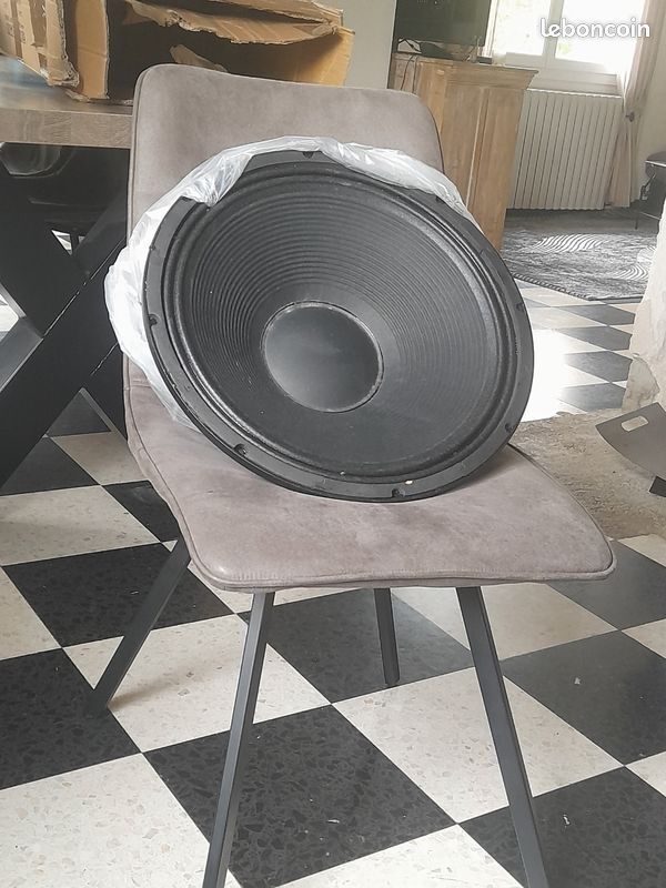 Subwoofer neuf bst odin18 1000 w 8 ohms