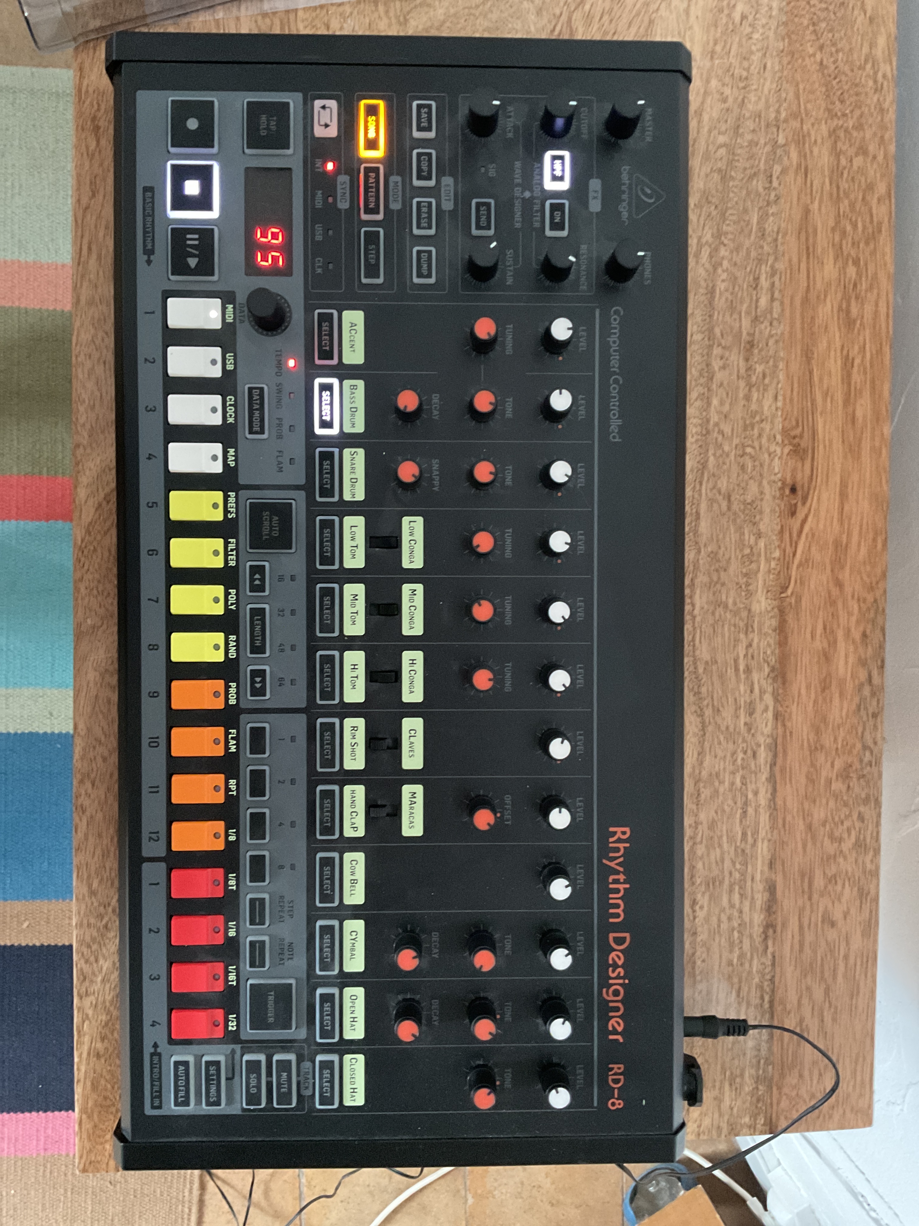 Vends Behringer RD-8 complète + Decksaver