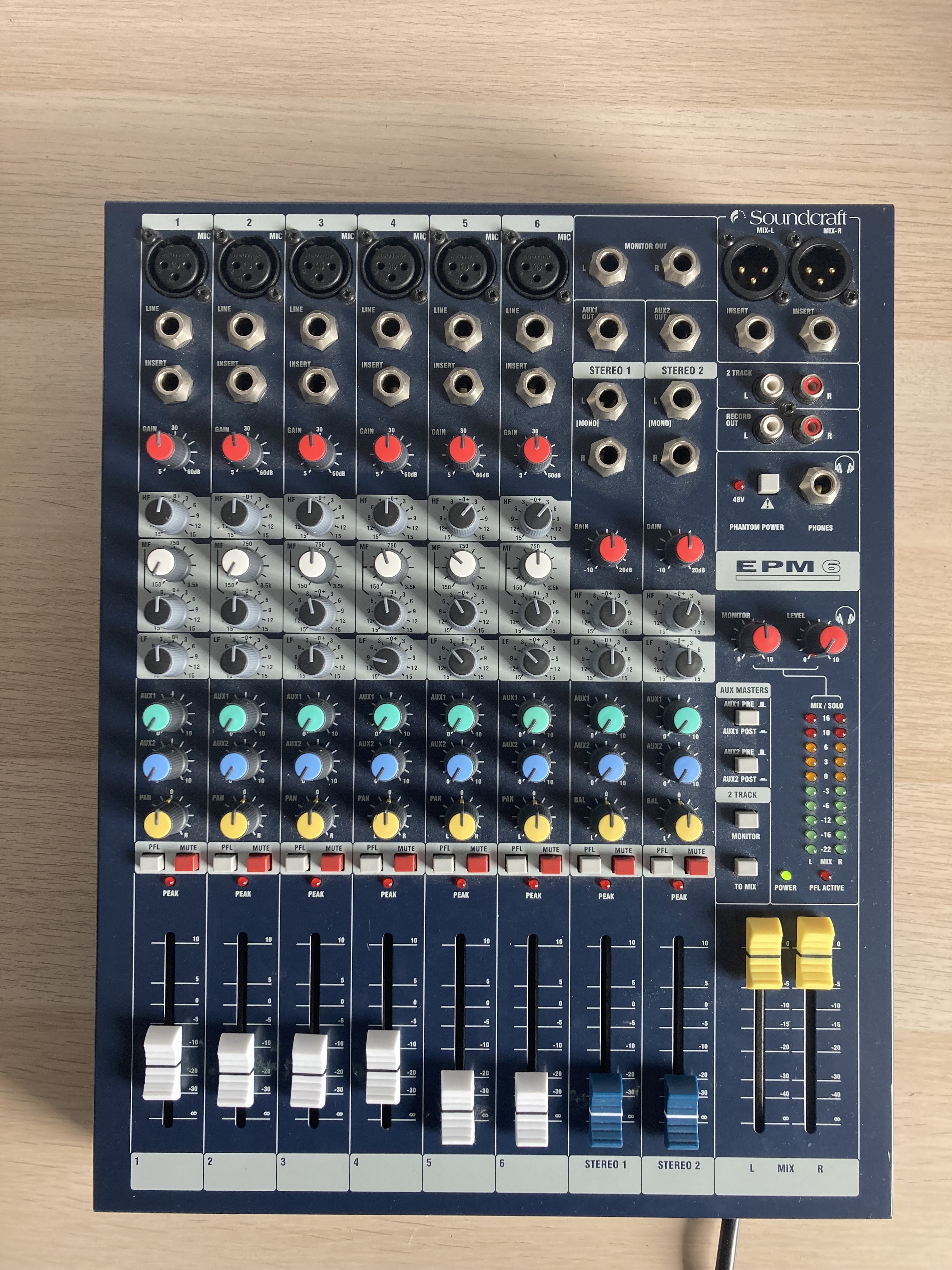 Vends Soundcraft EPM6