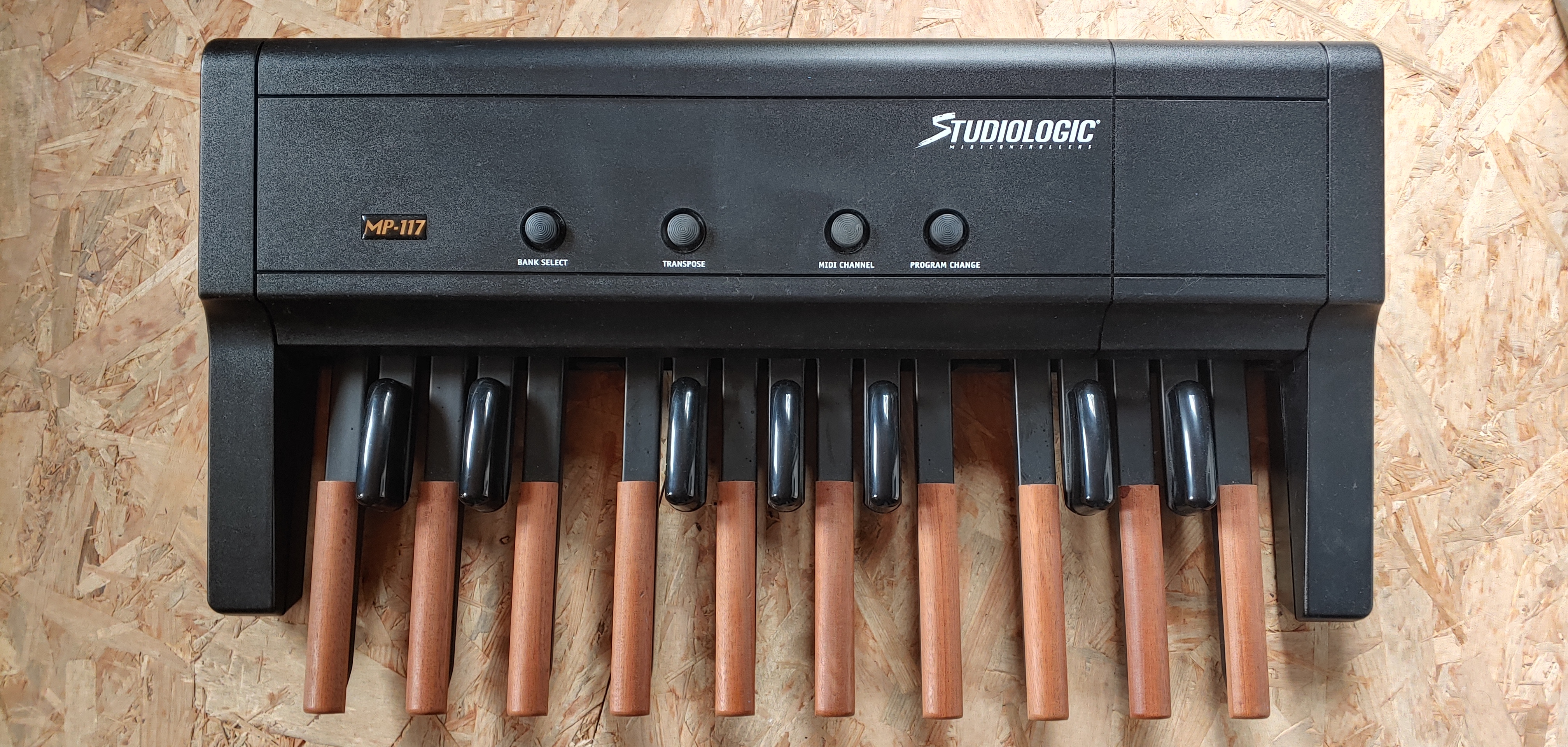 Vends pédalier d'orgue midi 17 notes Bon état Studiologic MP-117