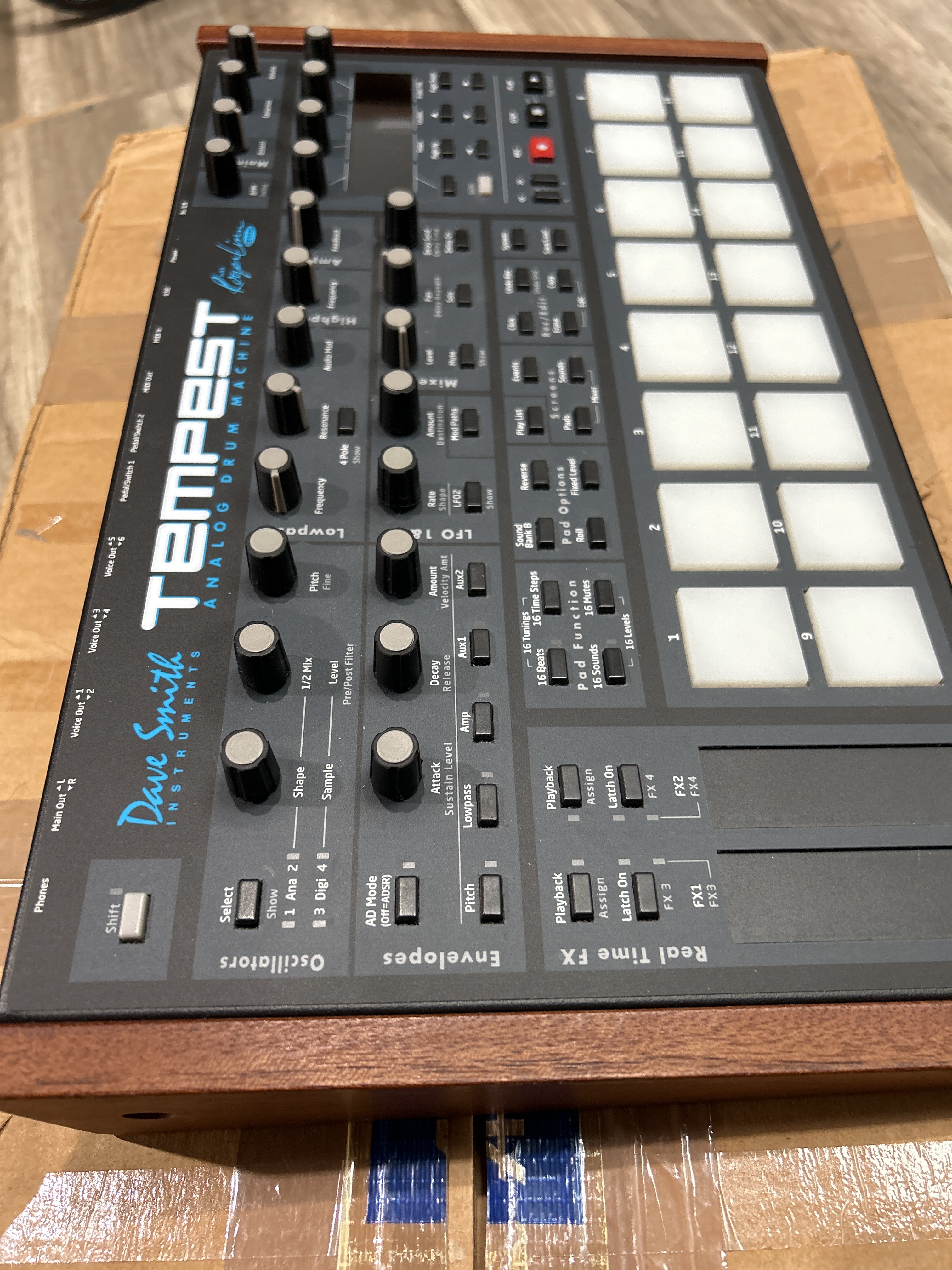 Dave Smith Instruments Tempest (487)