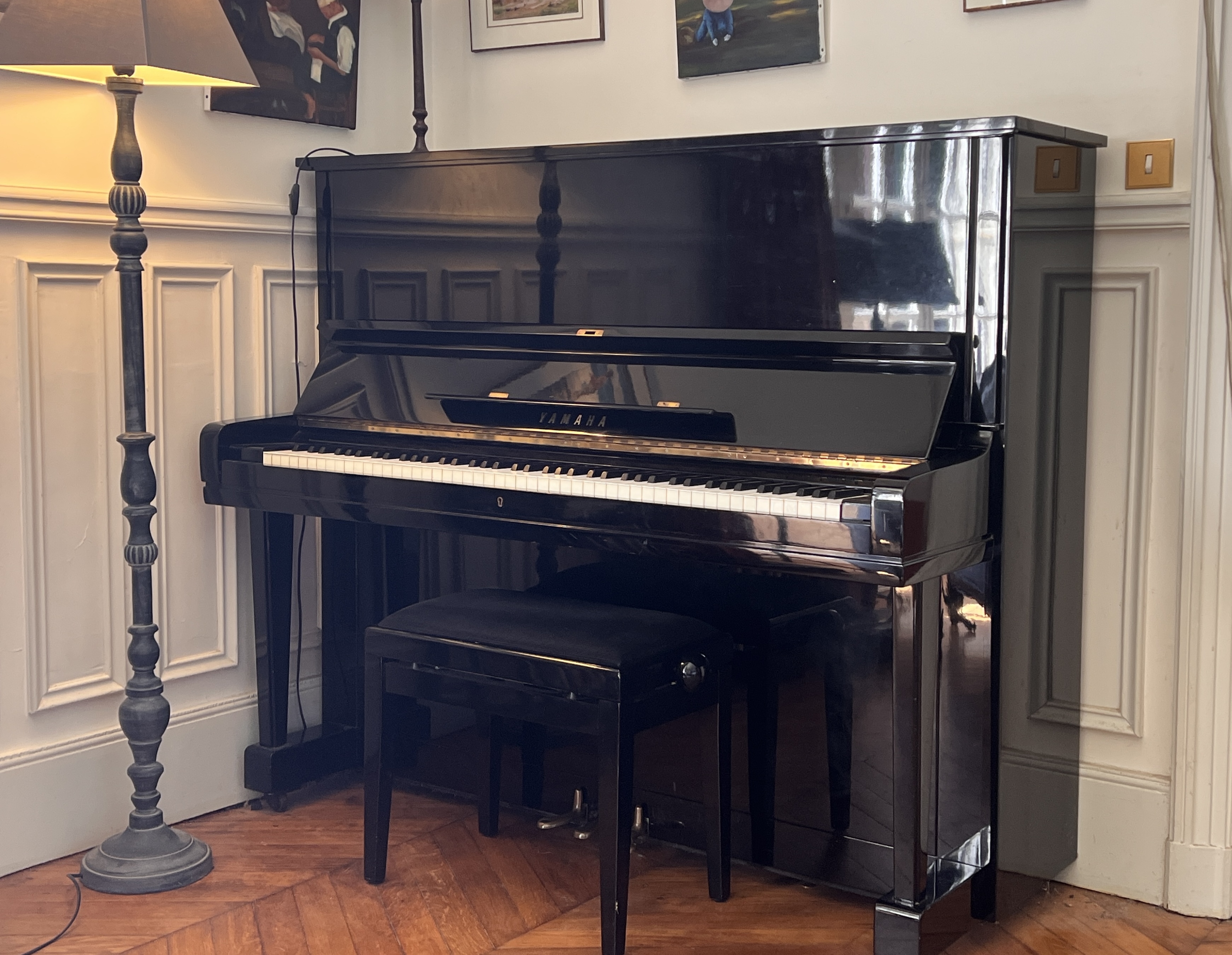 Yamaha U3 signé par des artistes celebres