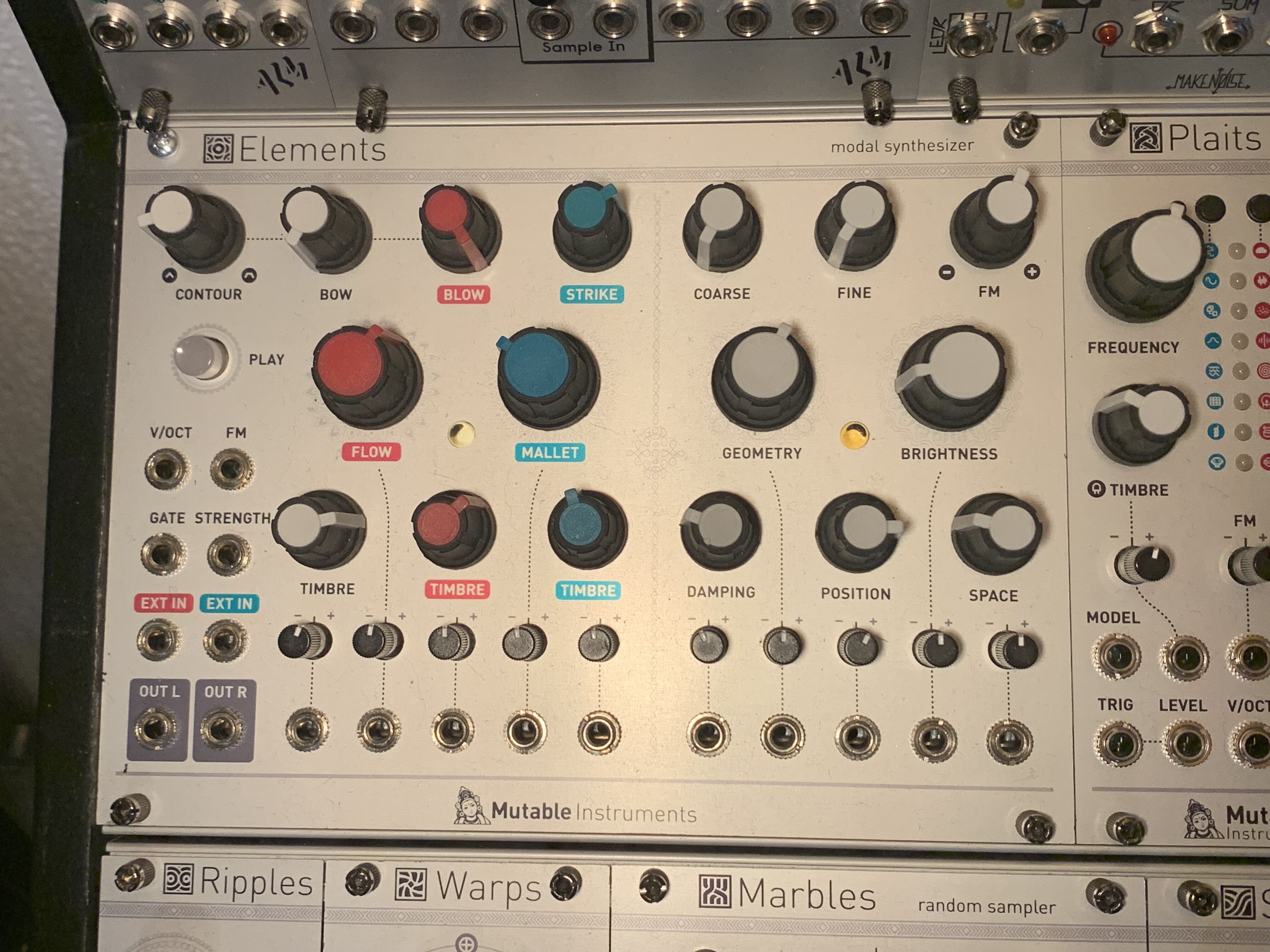 Vends Mutable Instruments Elements (l'original, pas un clone) + faceplate noir