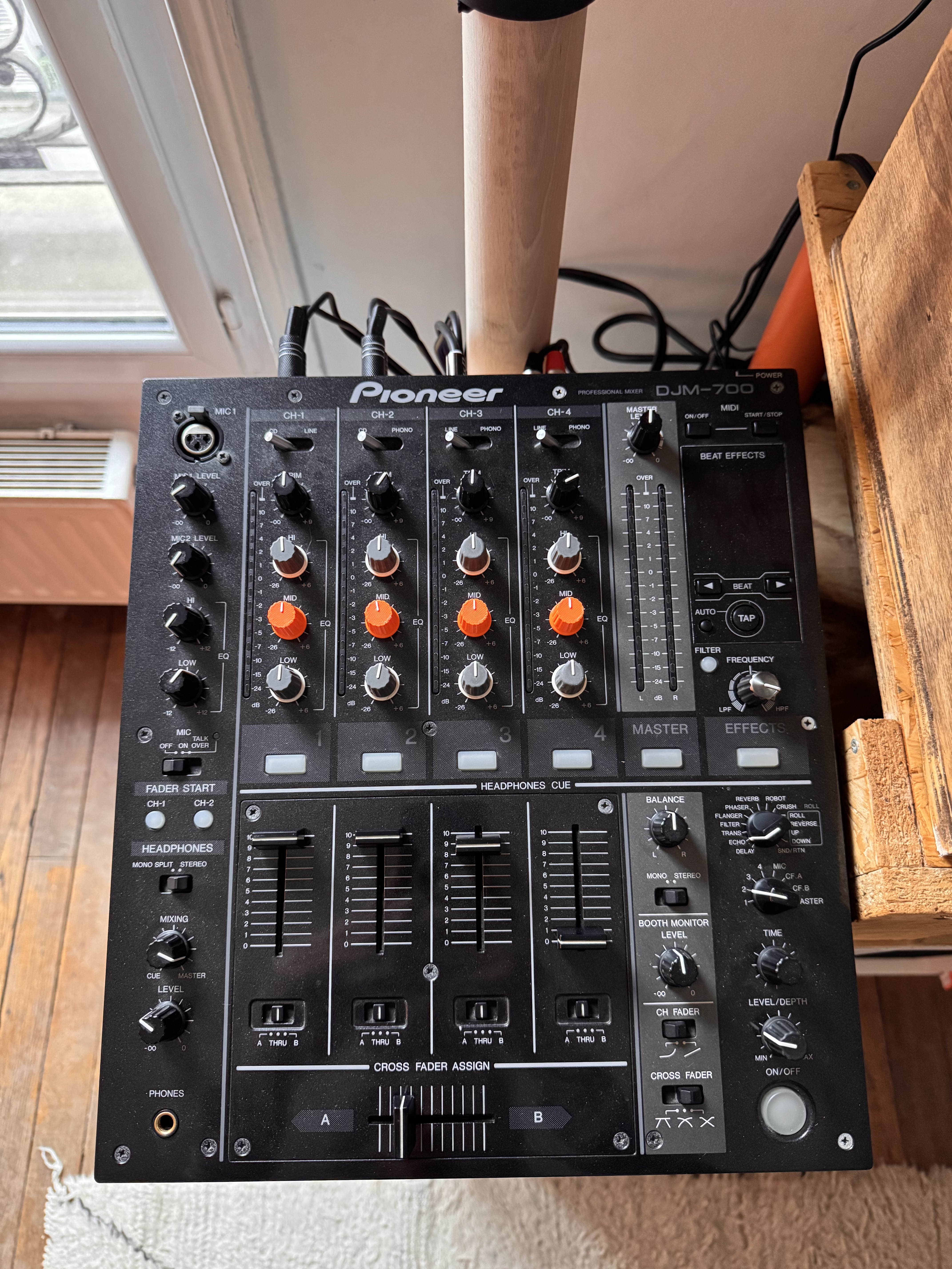 Pioneer DJM-700 (17590)