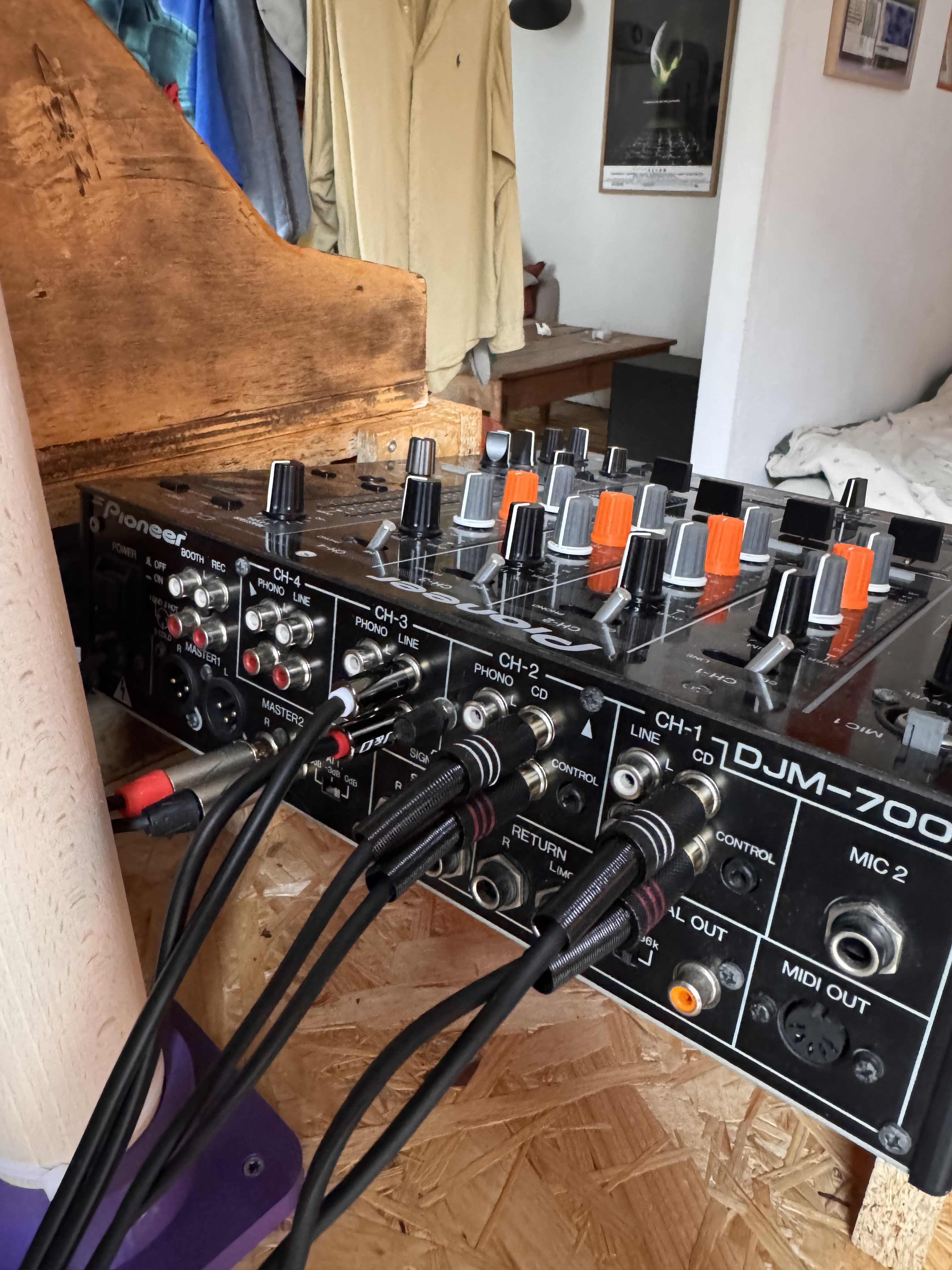 Pioneer DJM-700 (99974)