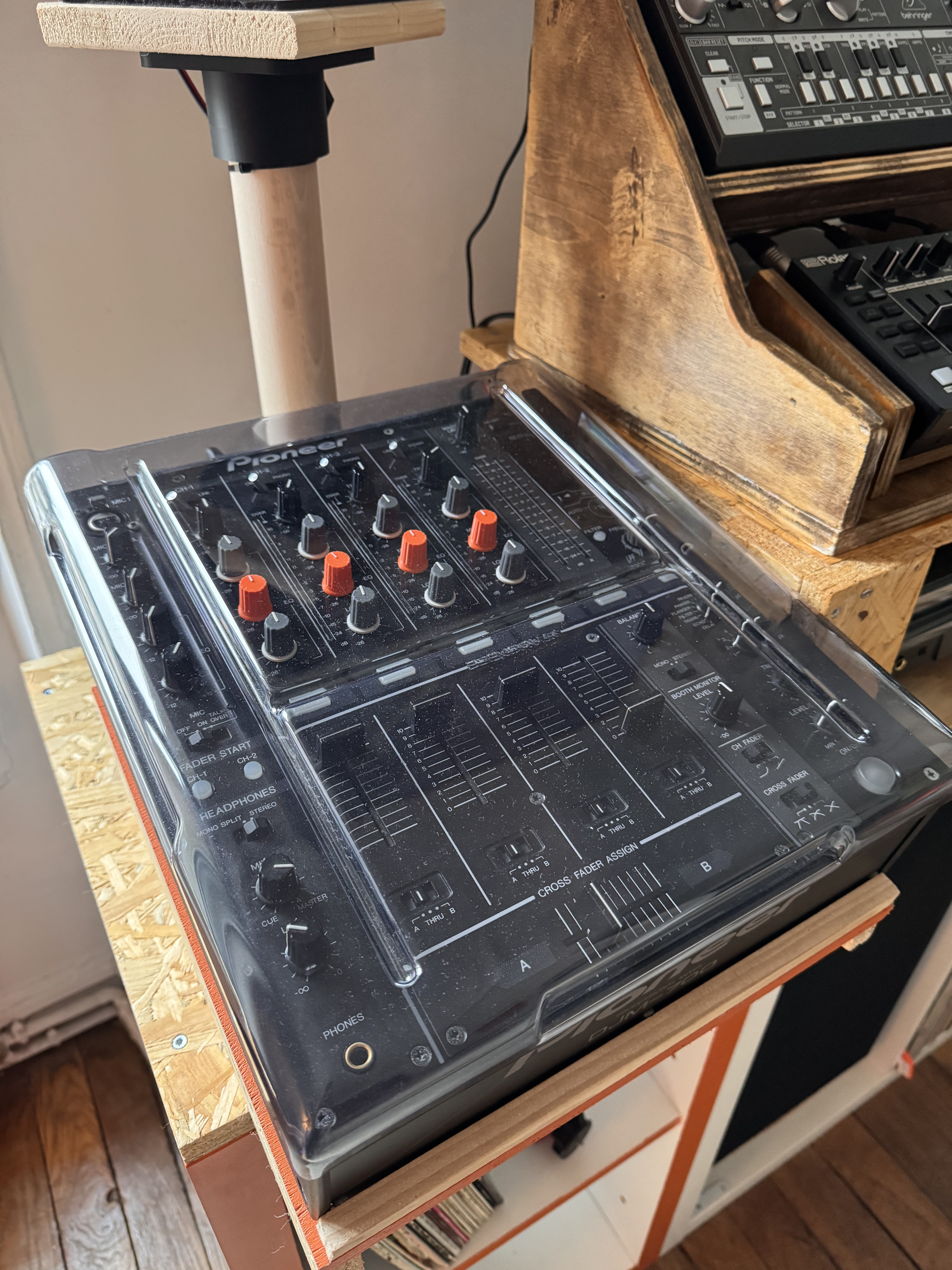 Pioneer DJM-700 (81109)