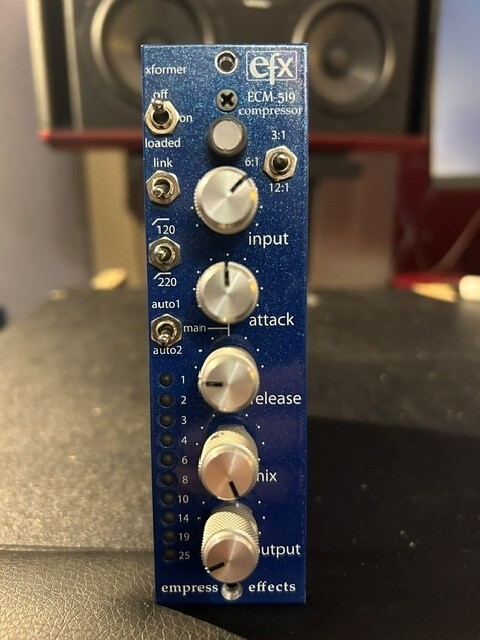 Vends Compresseur FET ( Distressor ) Empress Effects ECM-519