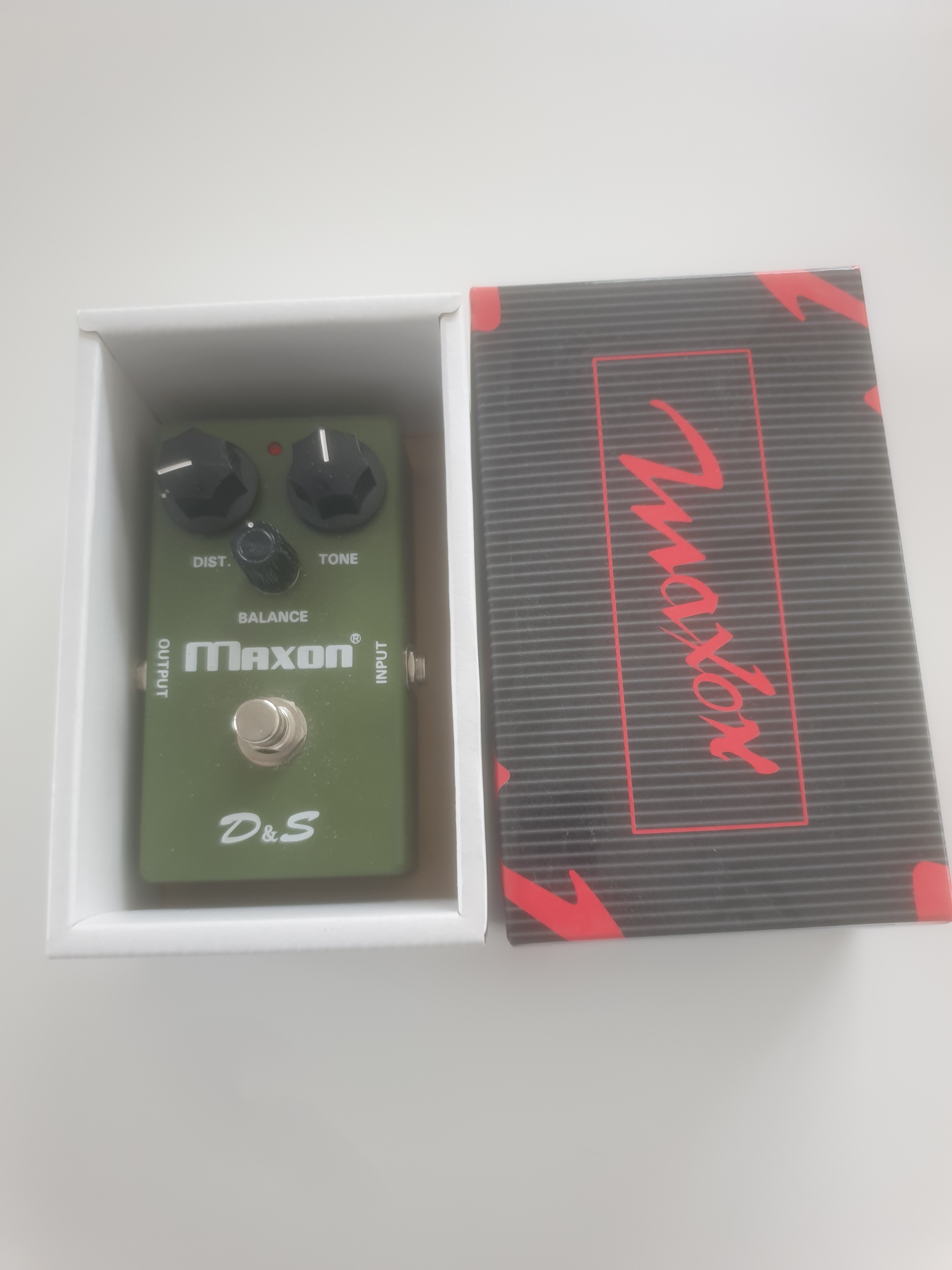 Vends pédale de distortion/Sustainer Maxon DS