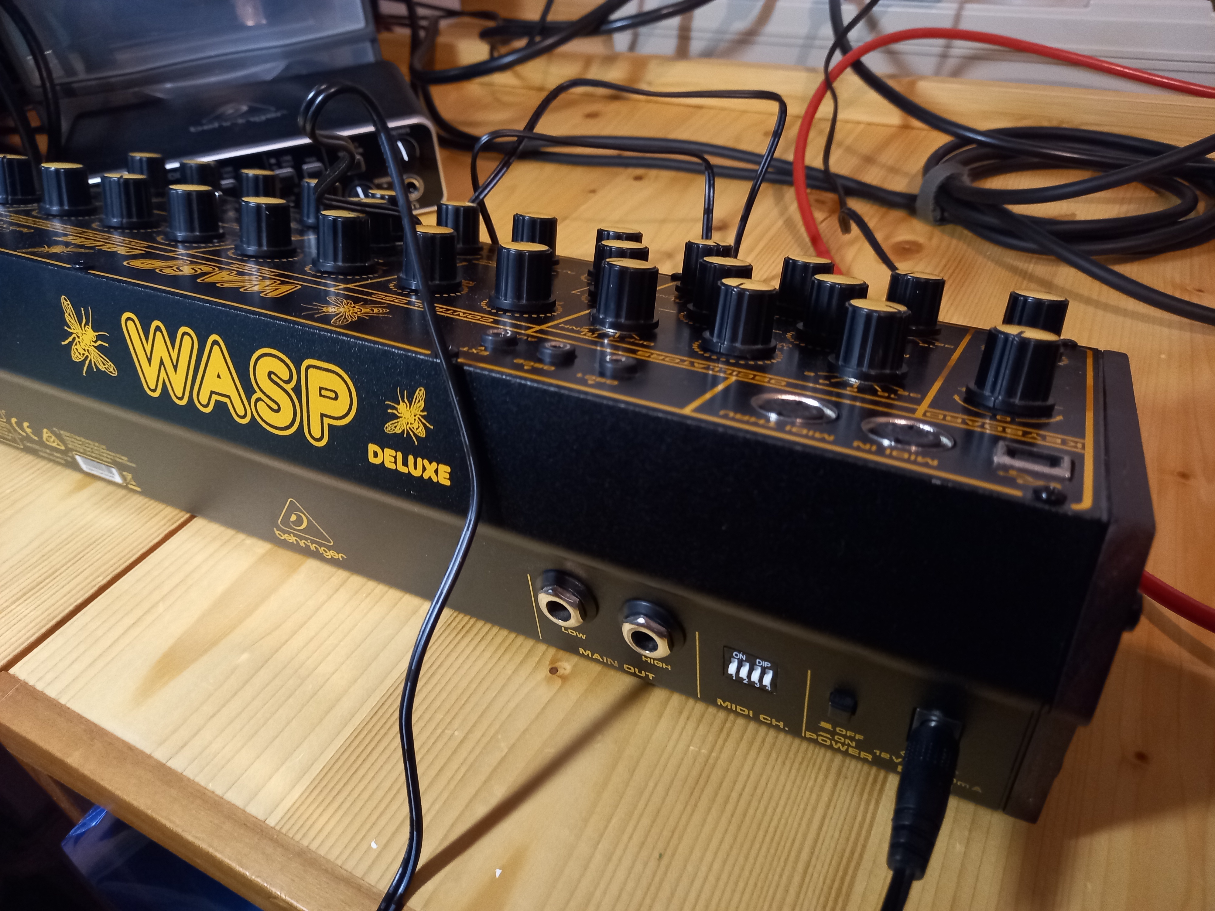 Behringer Wasp Deluxe (47422)