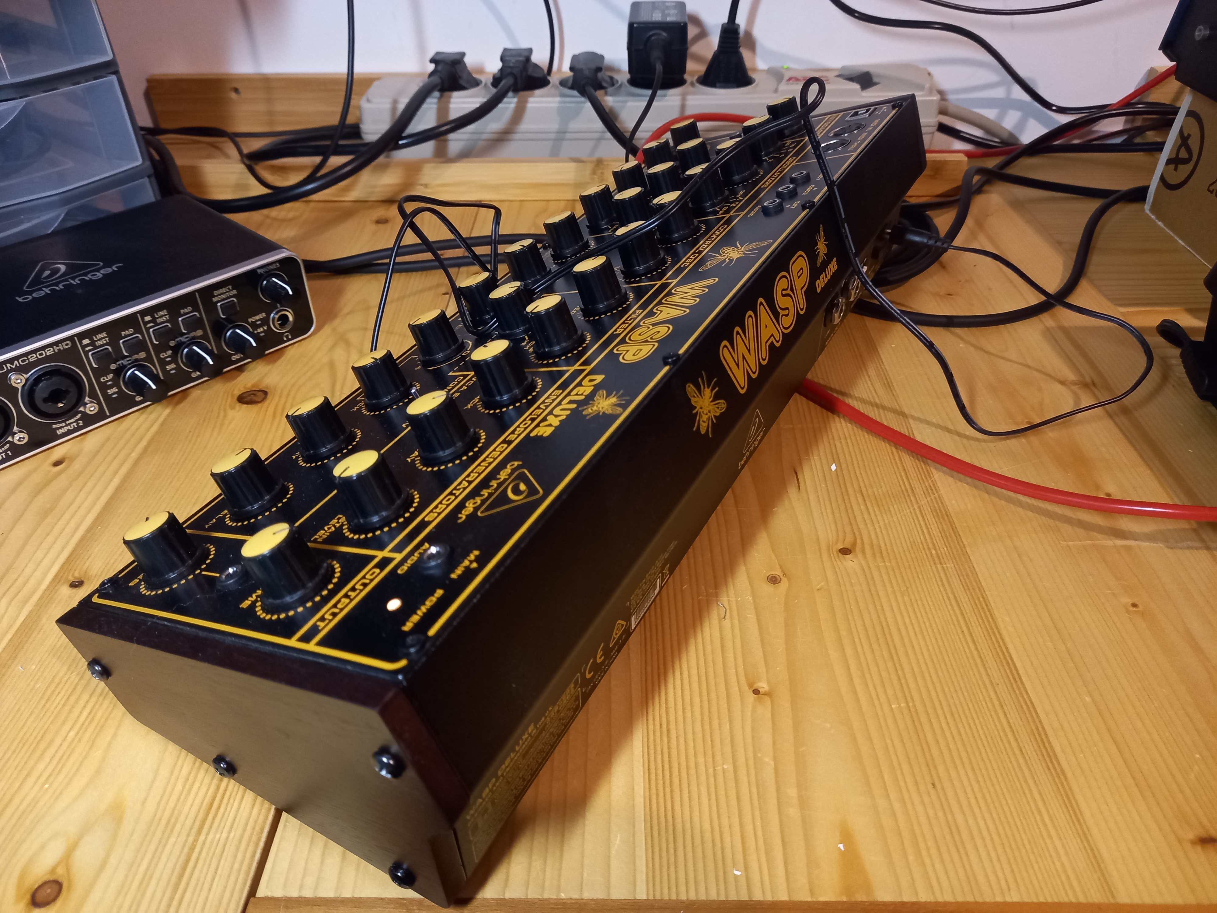 Behringer Wasp Deluxe (60941)