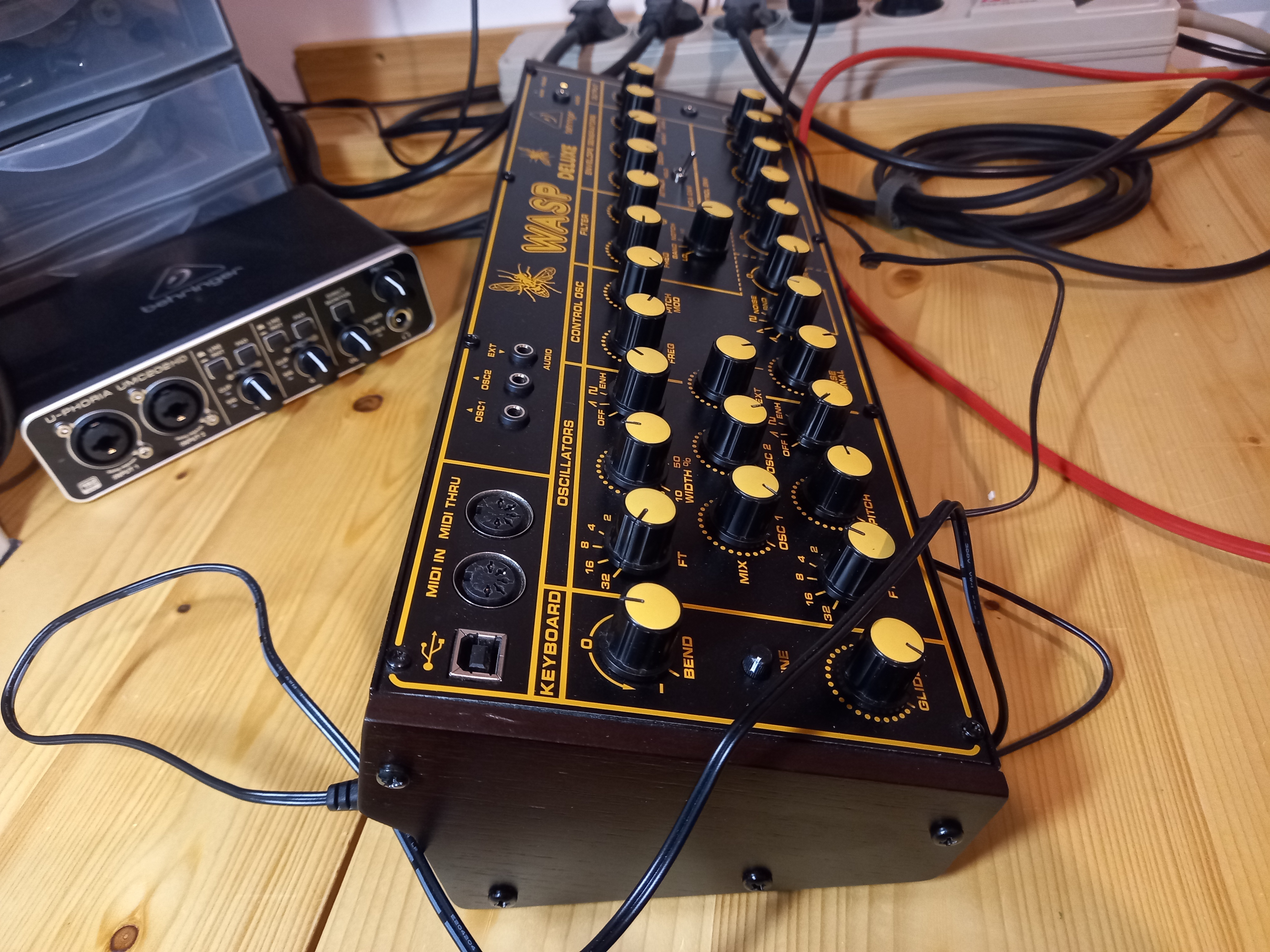 Behringer Wasp Deluxe (94787)