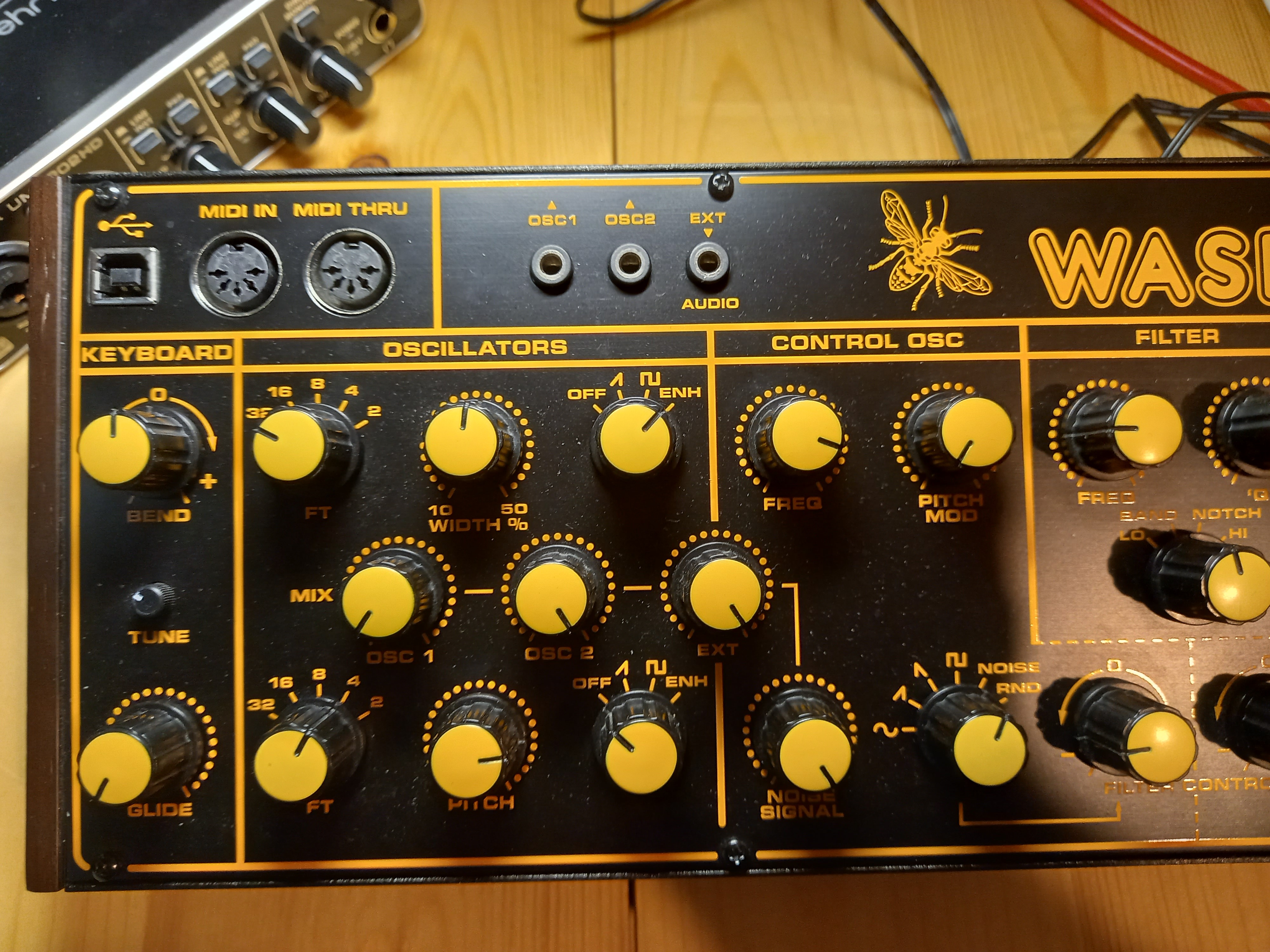 Behringer Wasp Deluxe (29208)