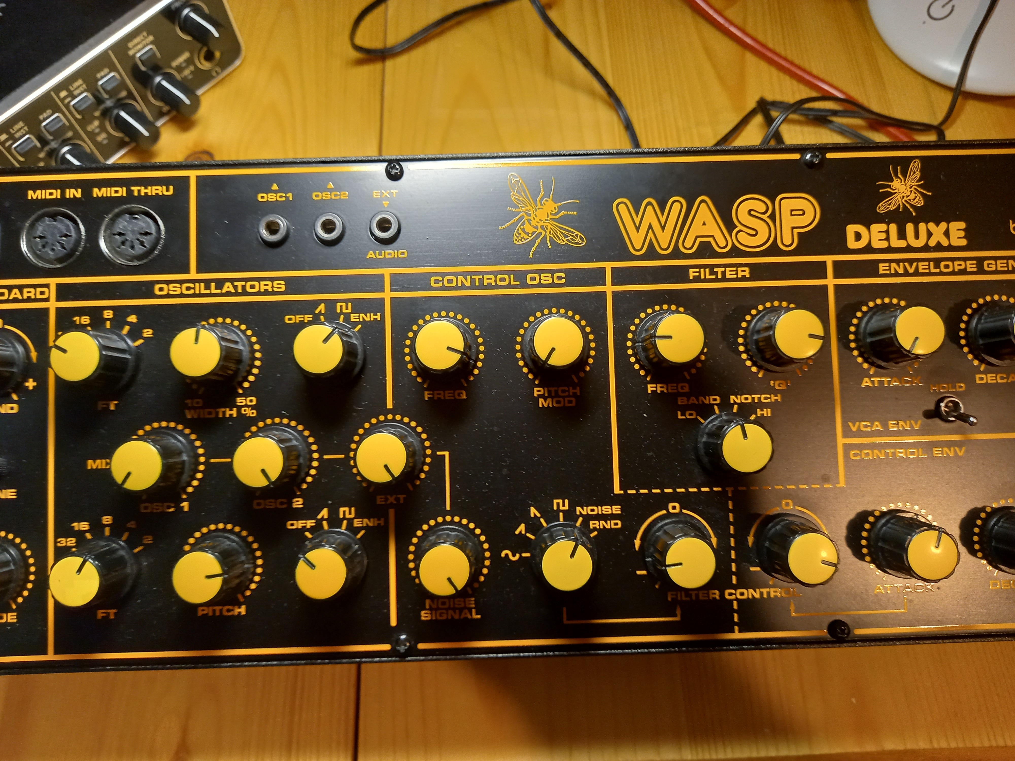 Behringer Wasp Deluxe (79167)