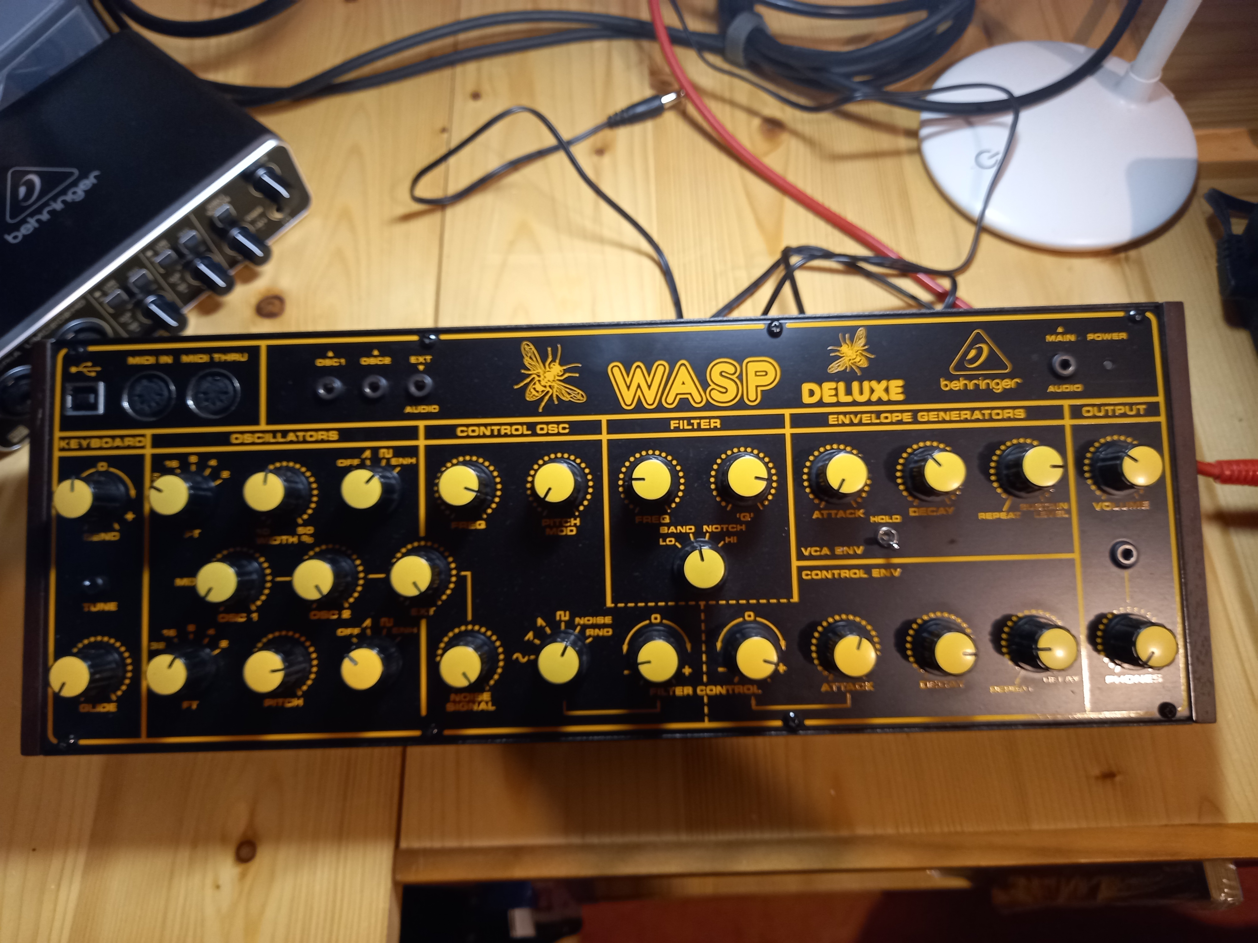 Behringer Wasp Deluxe (83234)