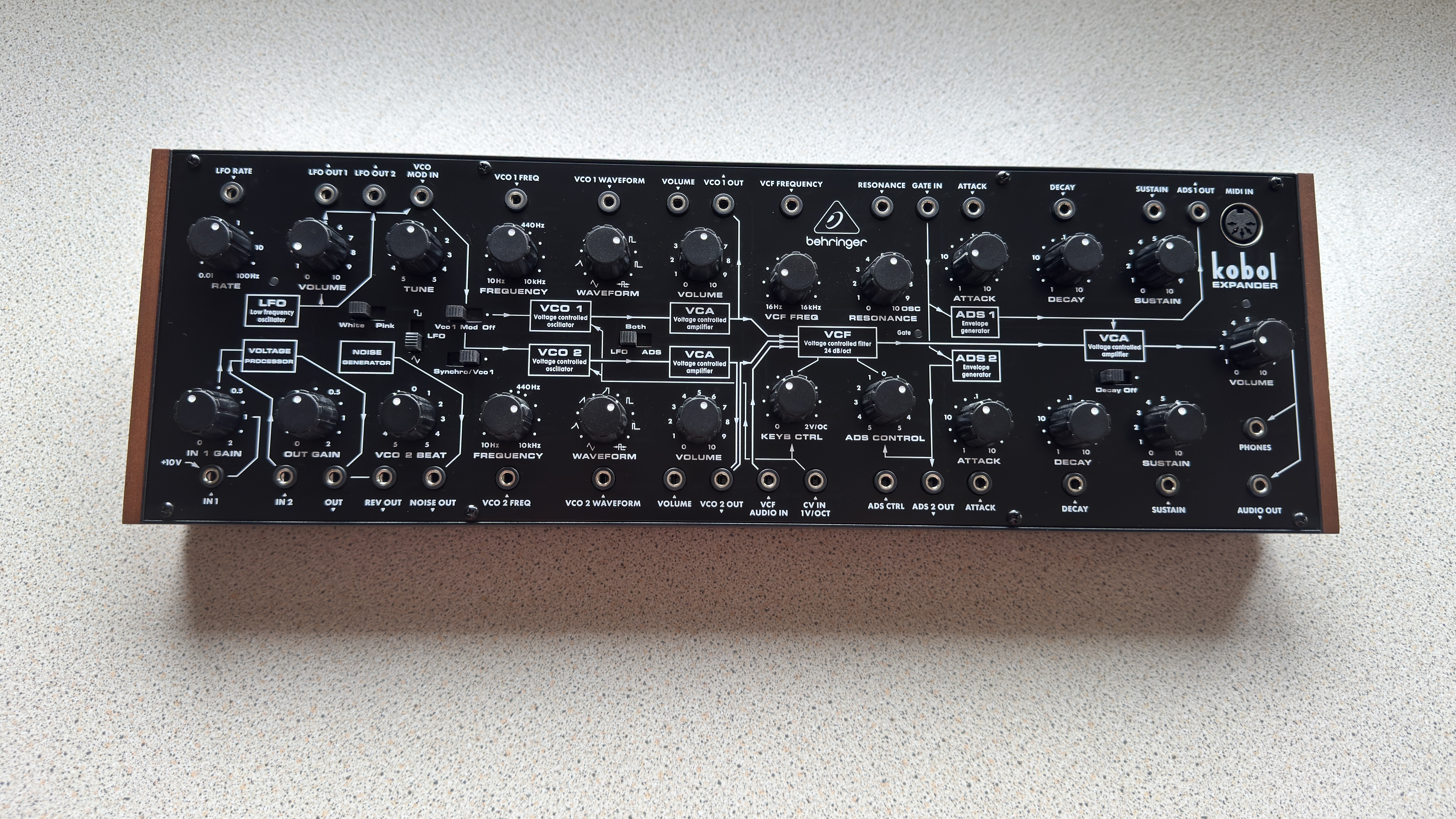 Vends Behringer Kobol Expander  