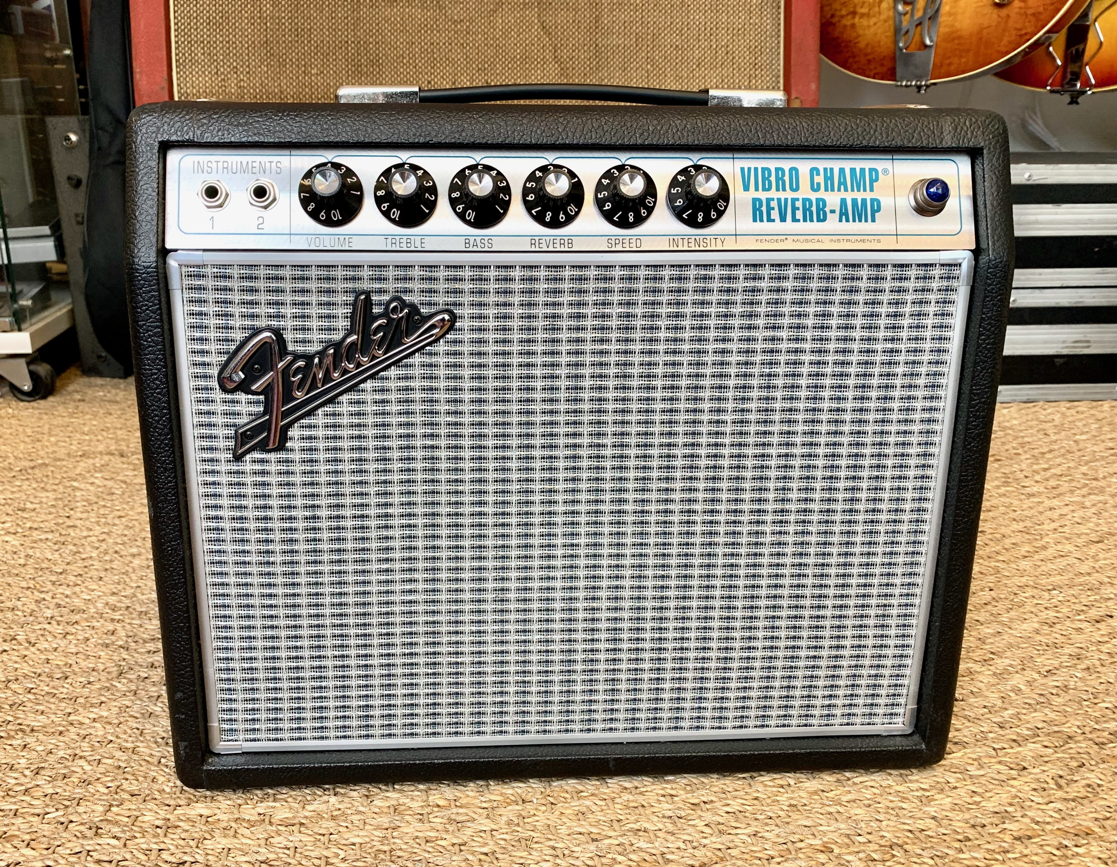 Fender '68 Custom Vibro Champ Reverb Silverface Reissue 2023