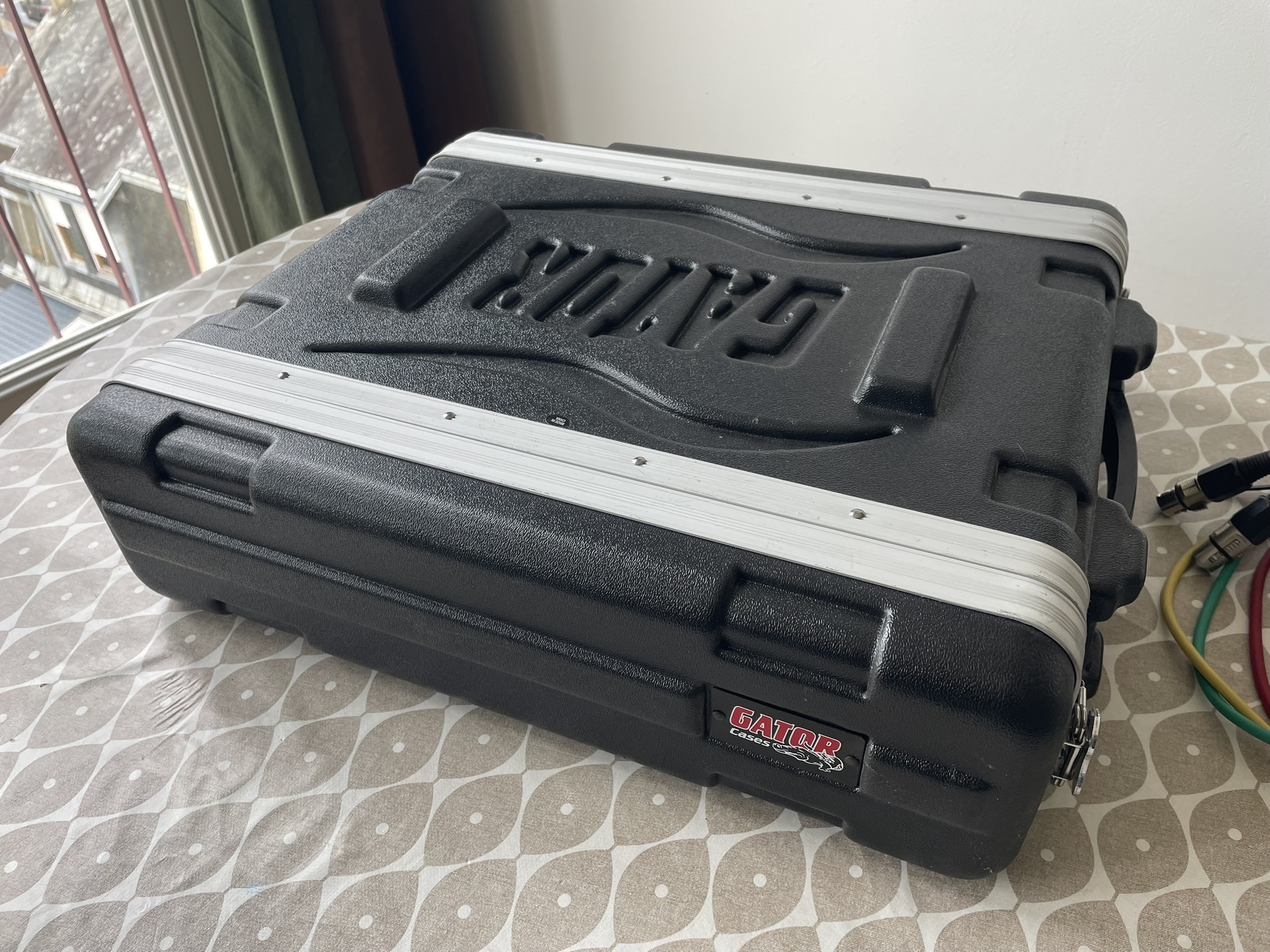Vends flight case court 4U Gator GR-4S très bon état.