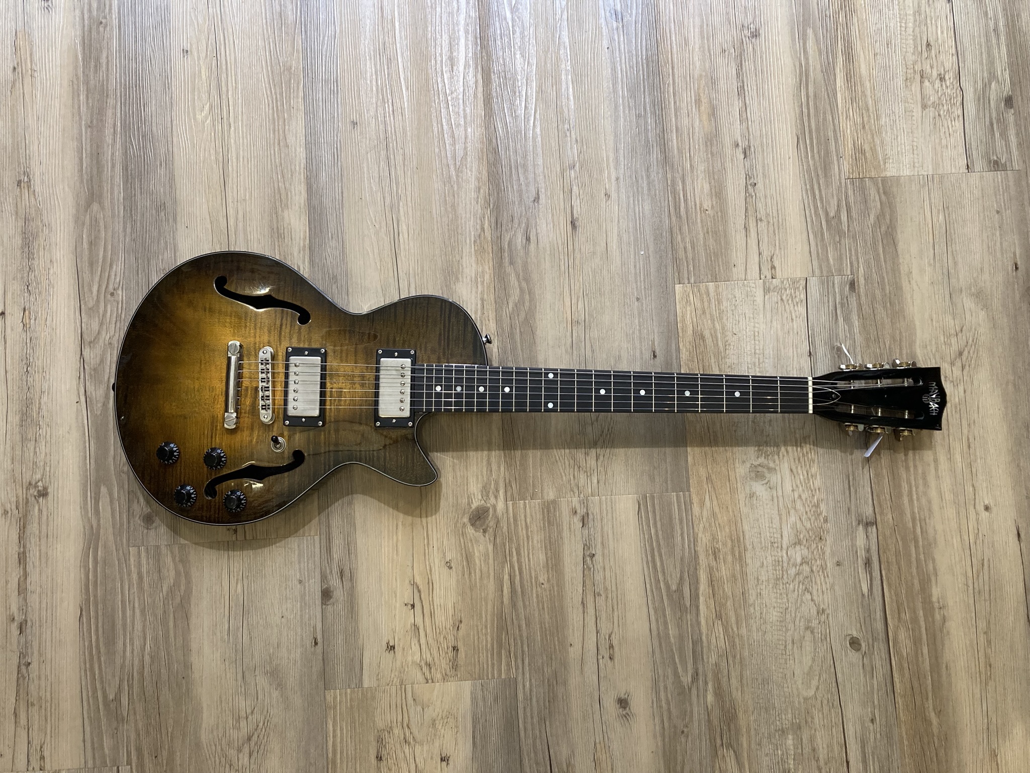 MAYBACH - Little Wing Arched Top Cutaway Havanna Tobaccao Aged + Étui