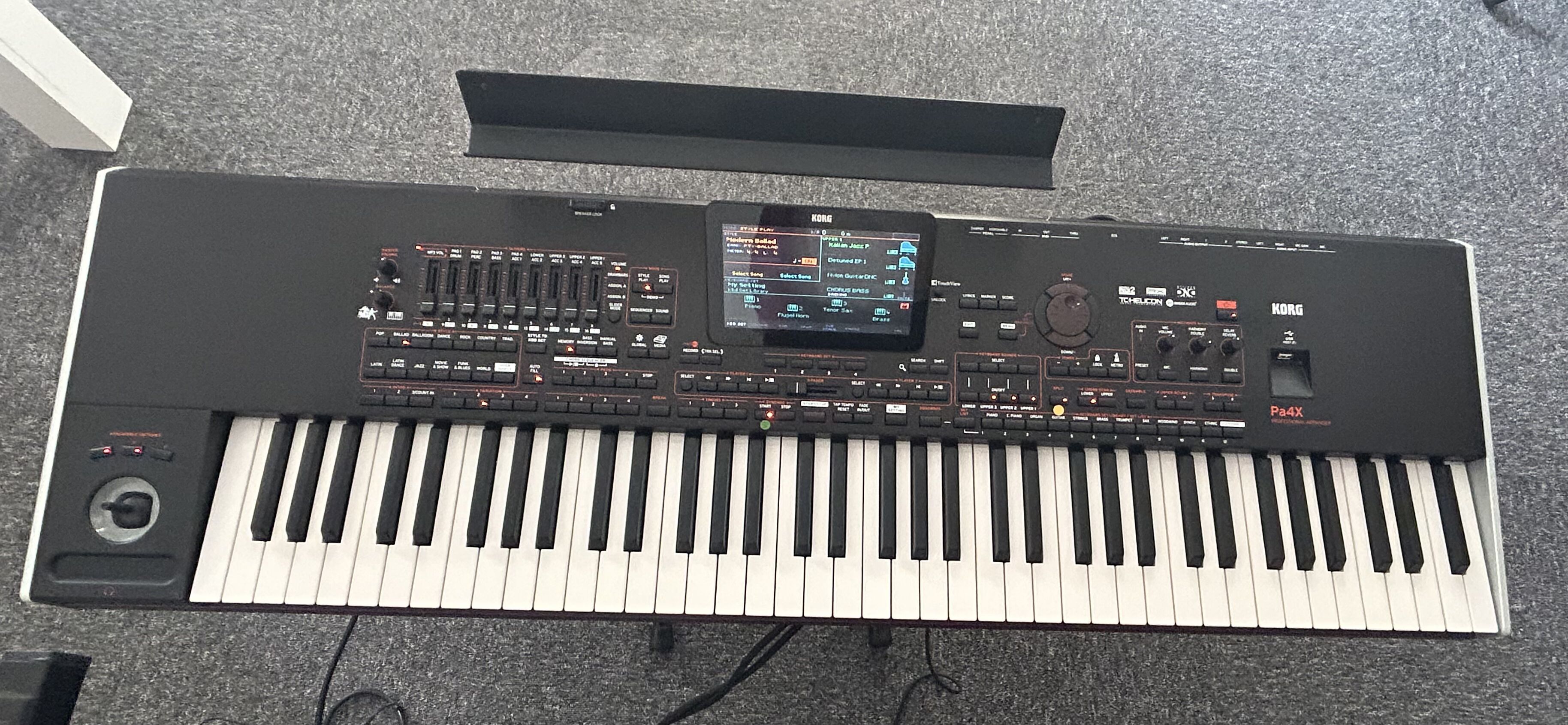 Korg Pa4X (76 touches)  / Année 2020 / OS Next v3