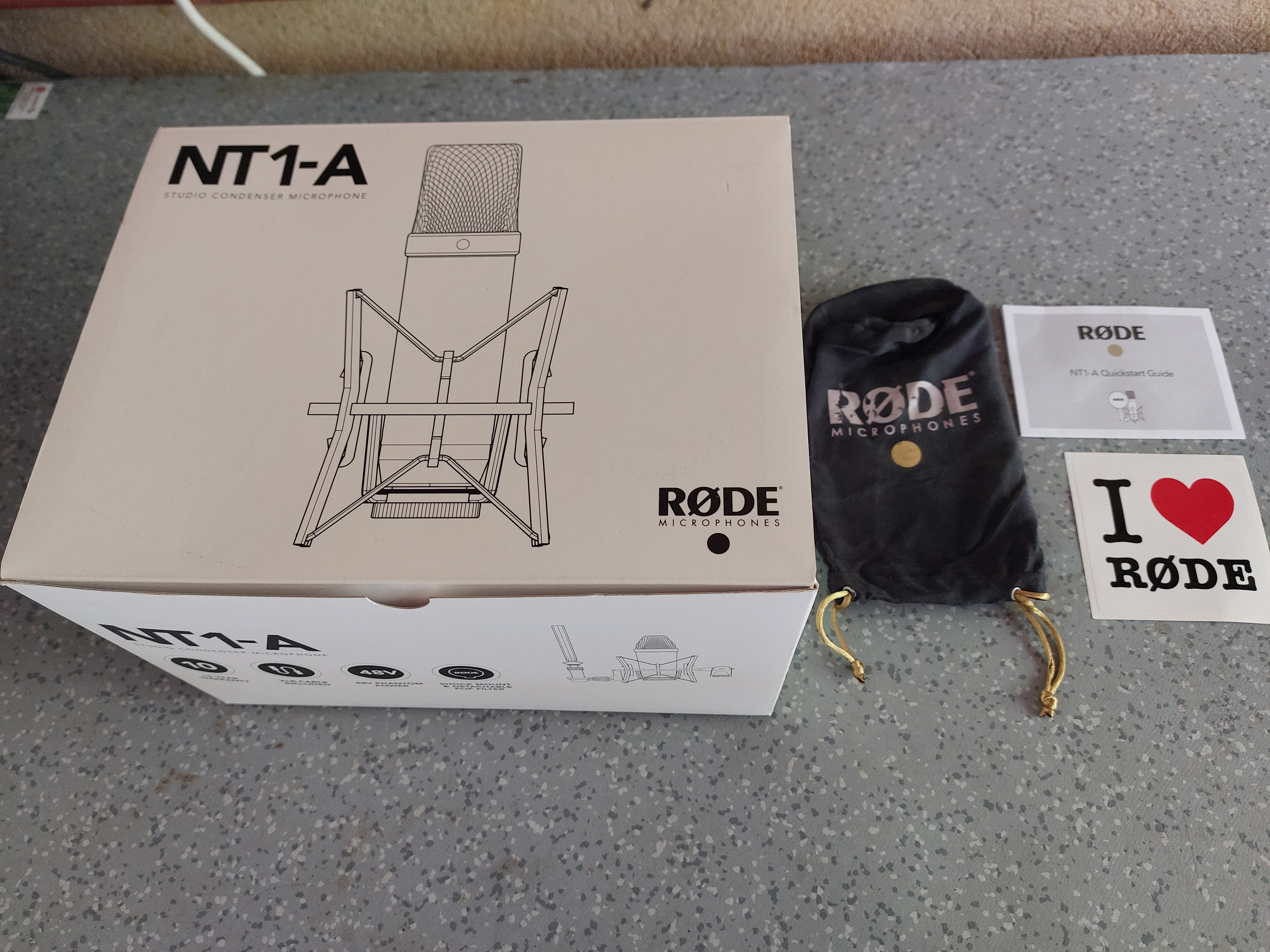 RØDE NT1-A complet comme neuf + pied + suspension + filtre anti-pop + câble