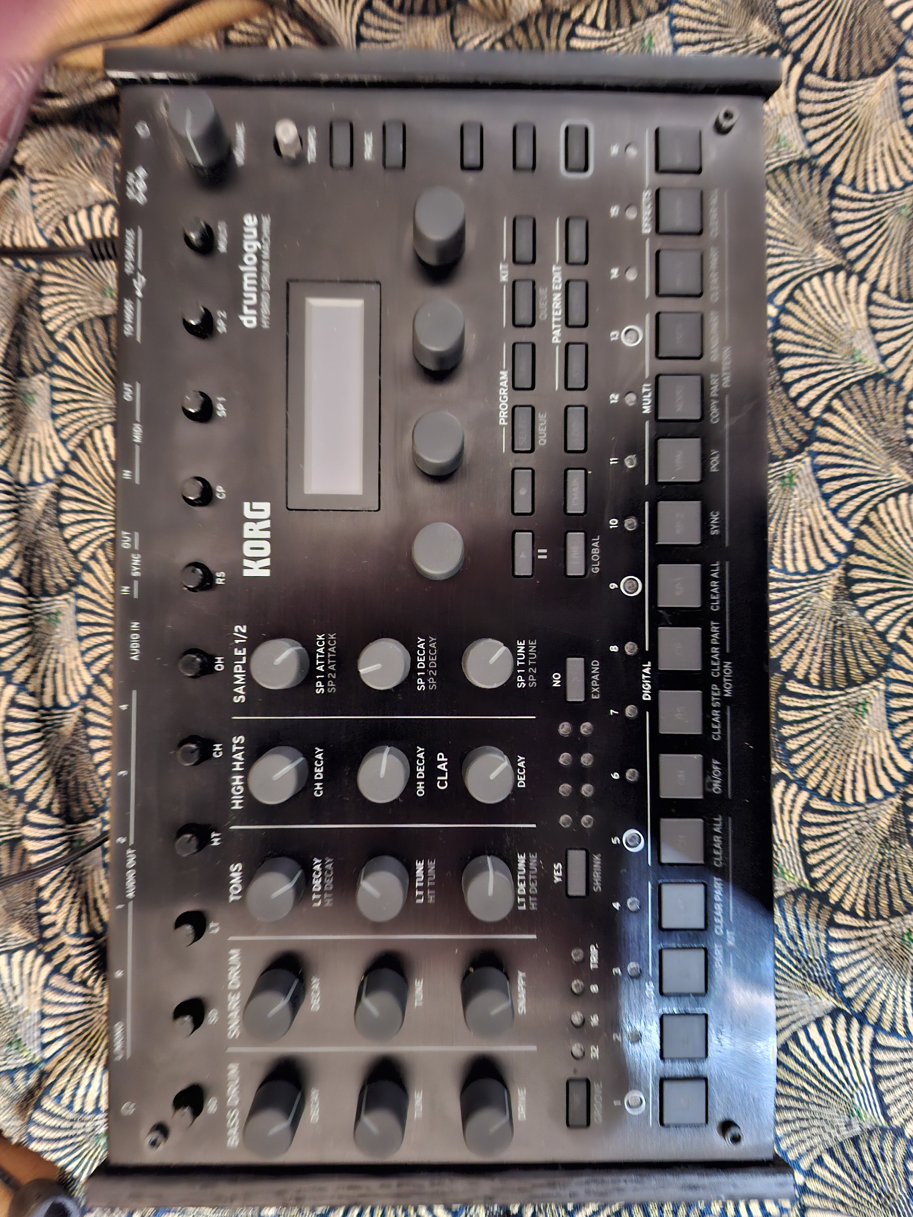 Korg drumlogue peu utilisé 
