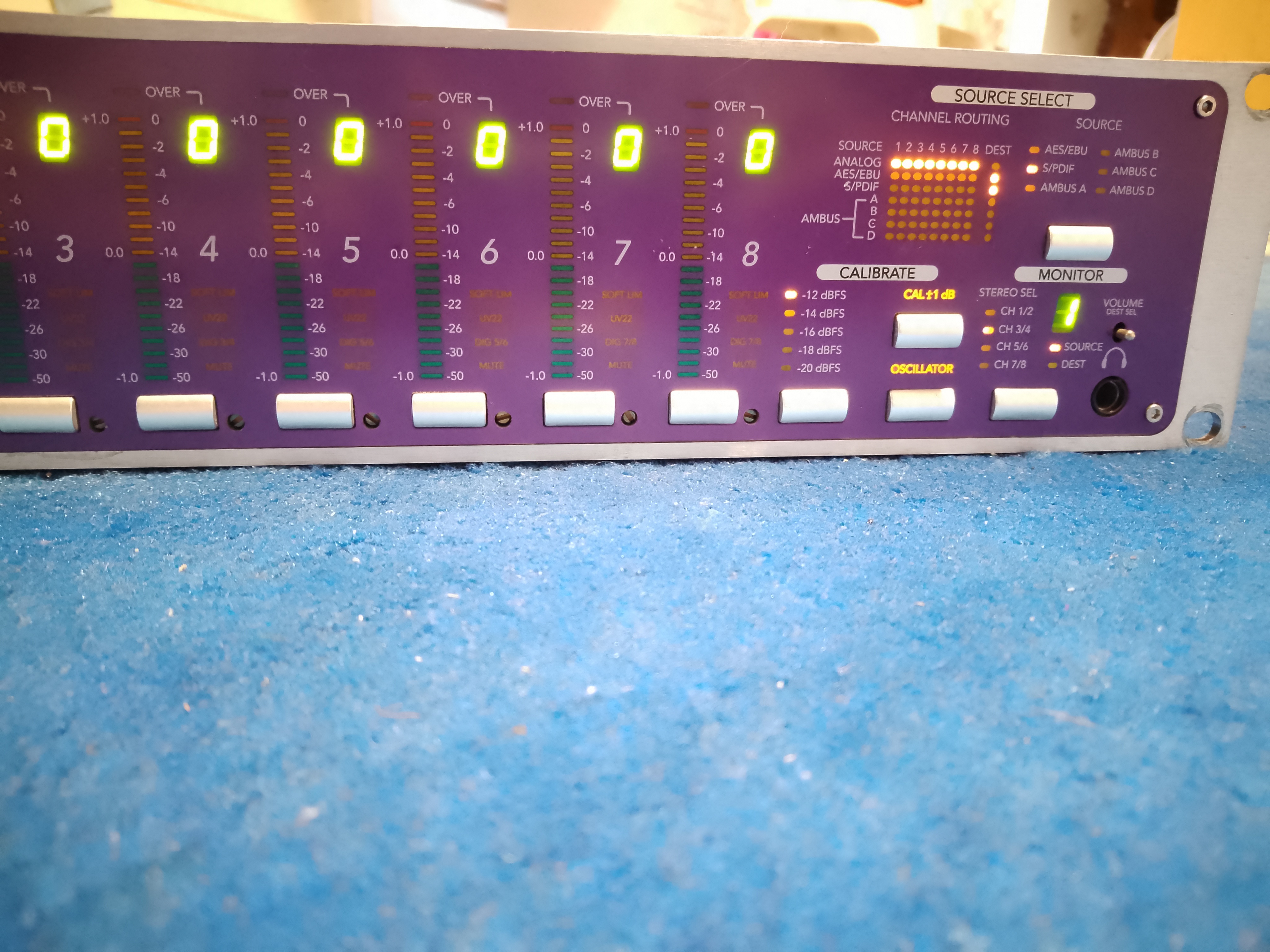 Apogee AD-8000 (51860)
