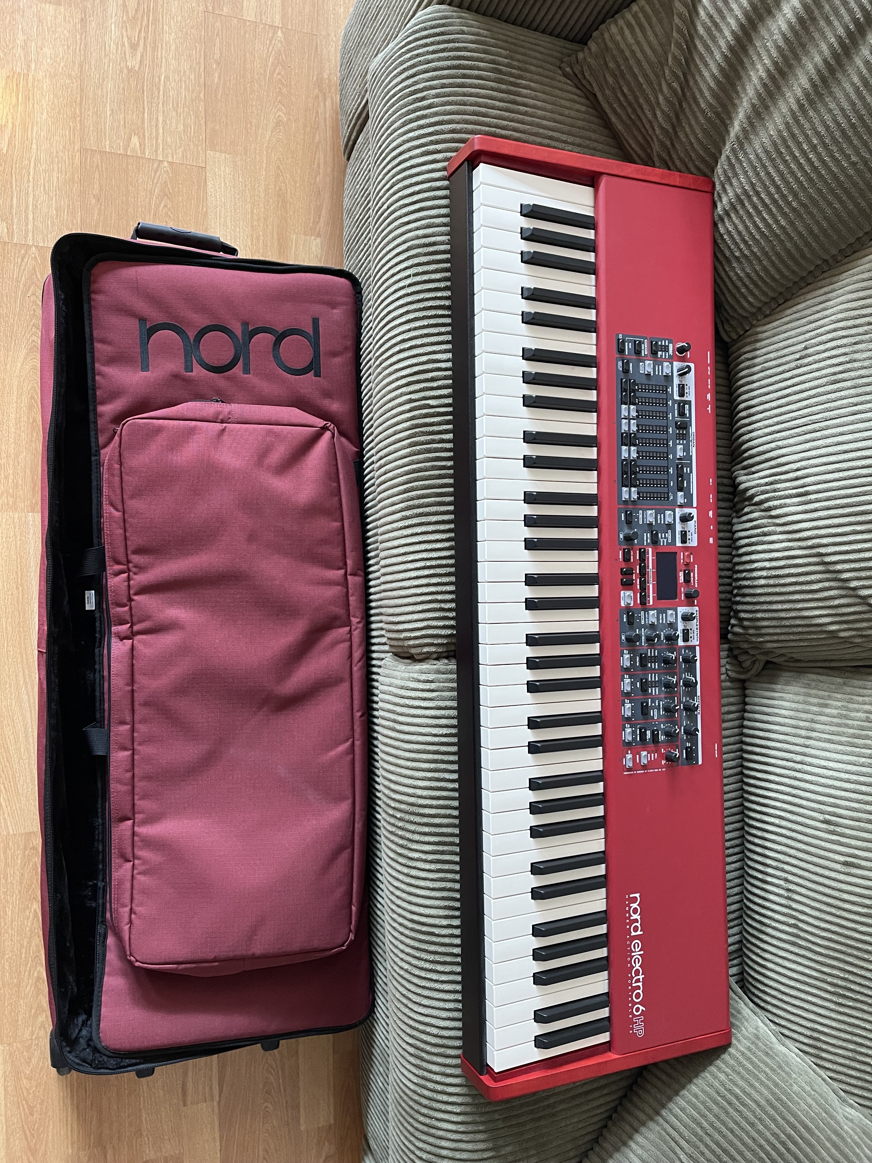 Vend Nord Electro 6 HP 73 + Housse Nord 