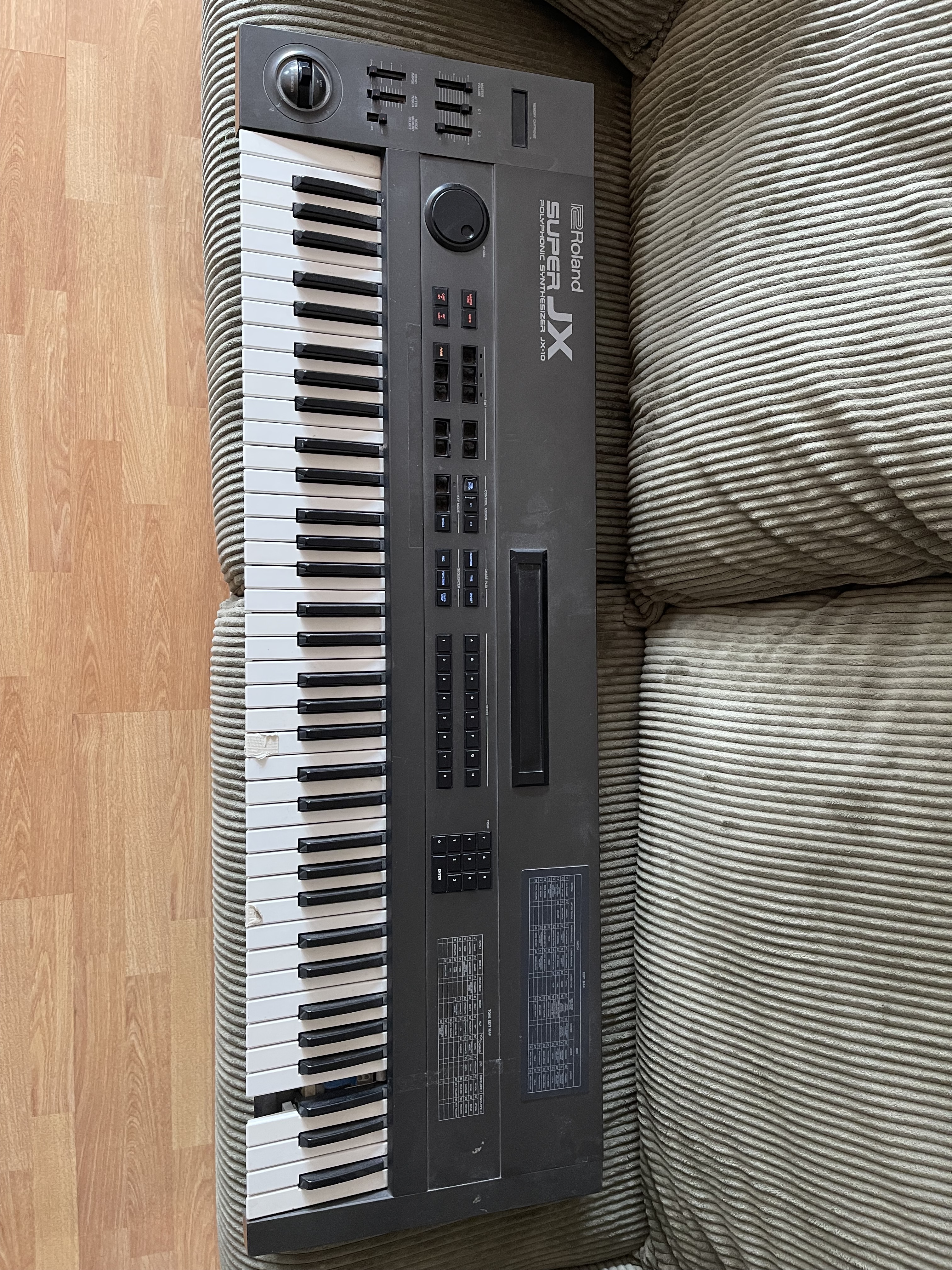 Vend Roland Super JX en l’état 