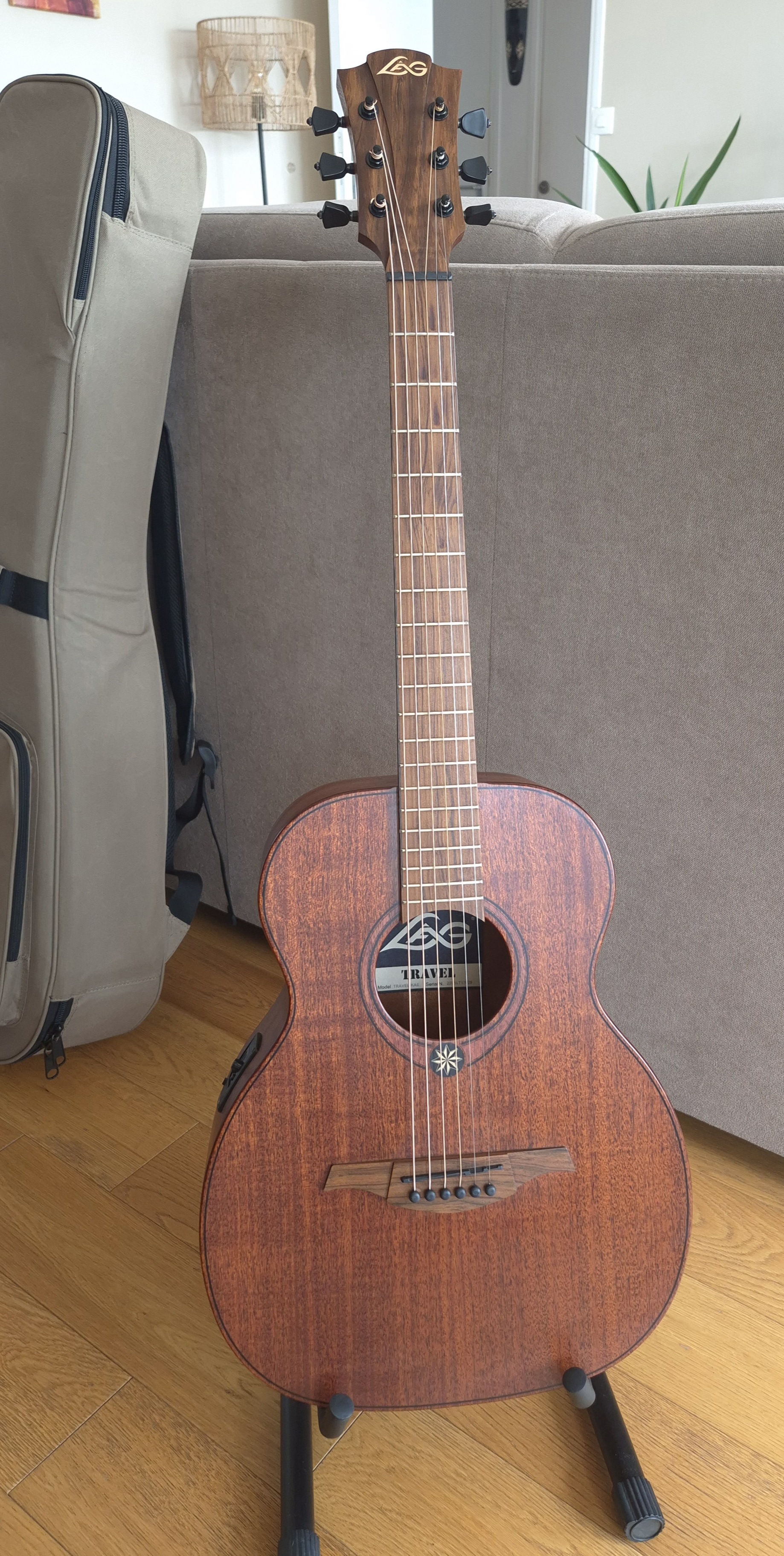 Vends guitare Lâg Travel