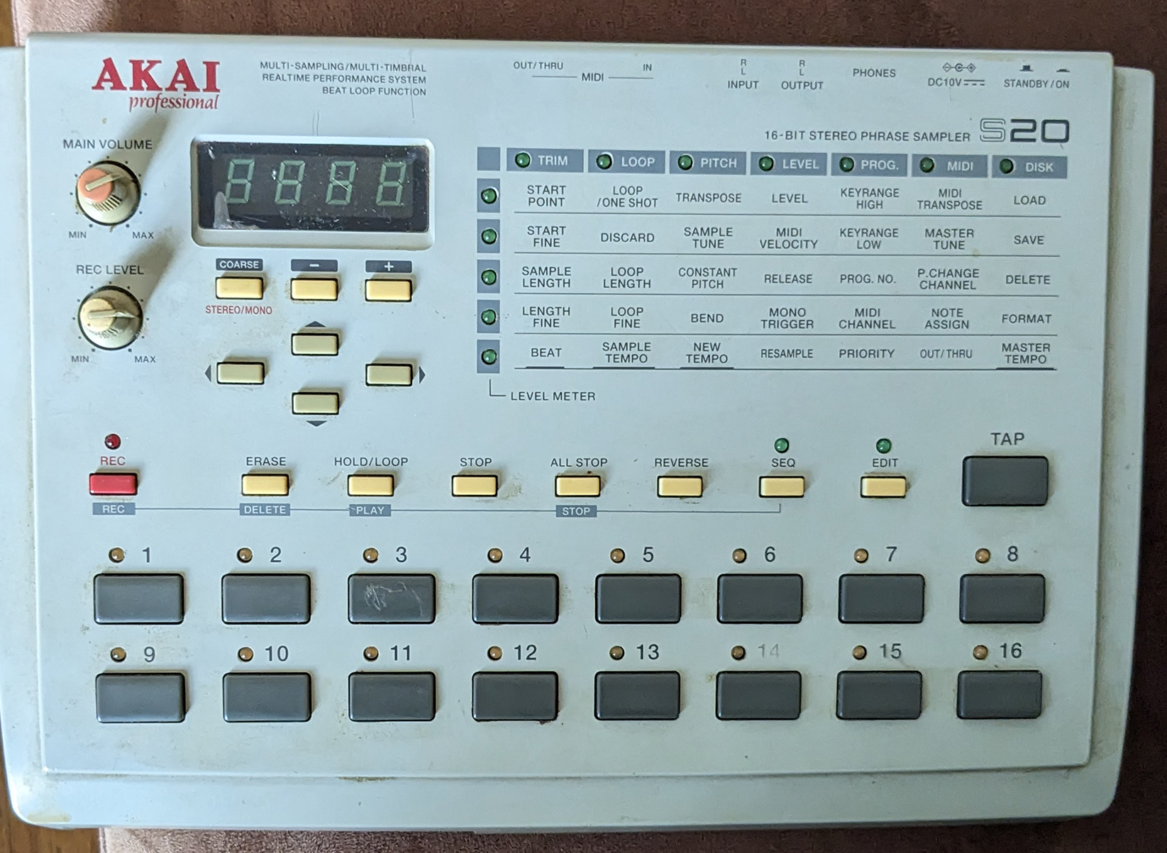 Akai S20 pour pièces / à réparer