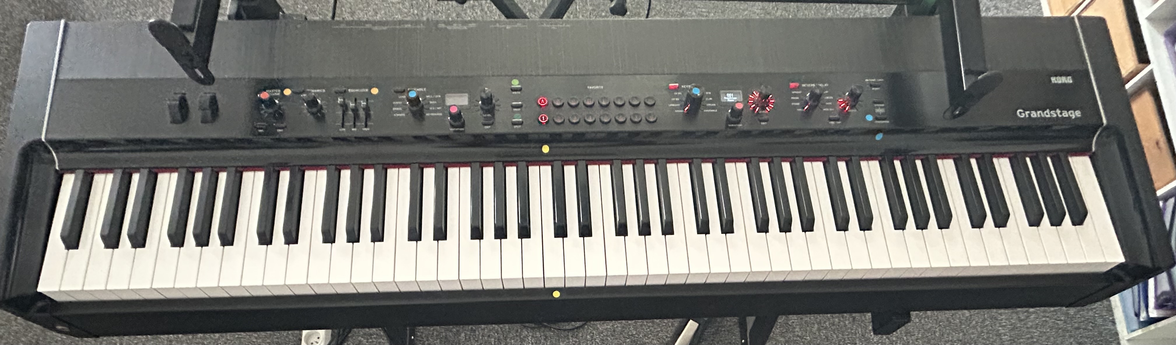 Piano de scène Korg Grandstage 88 + Stand Z