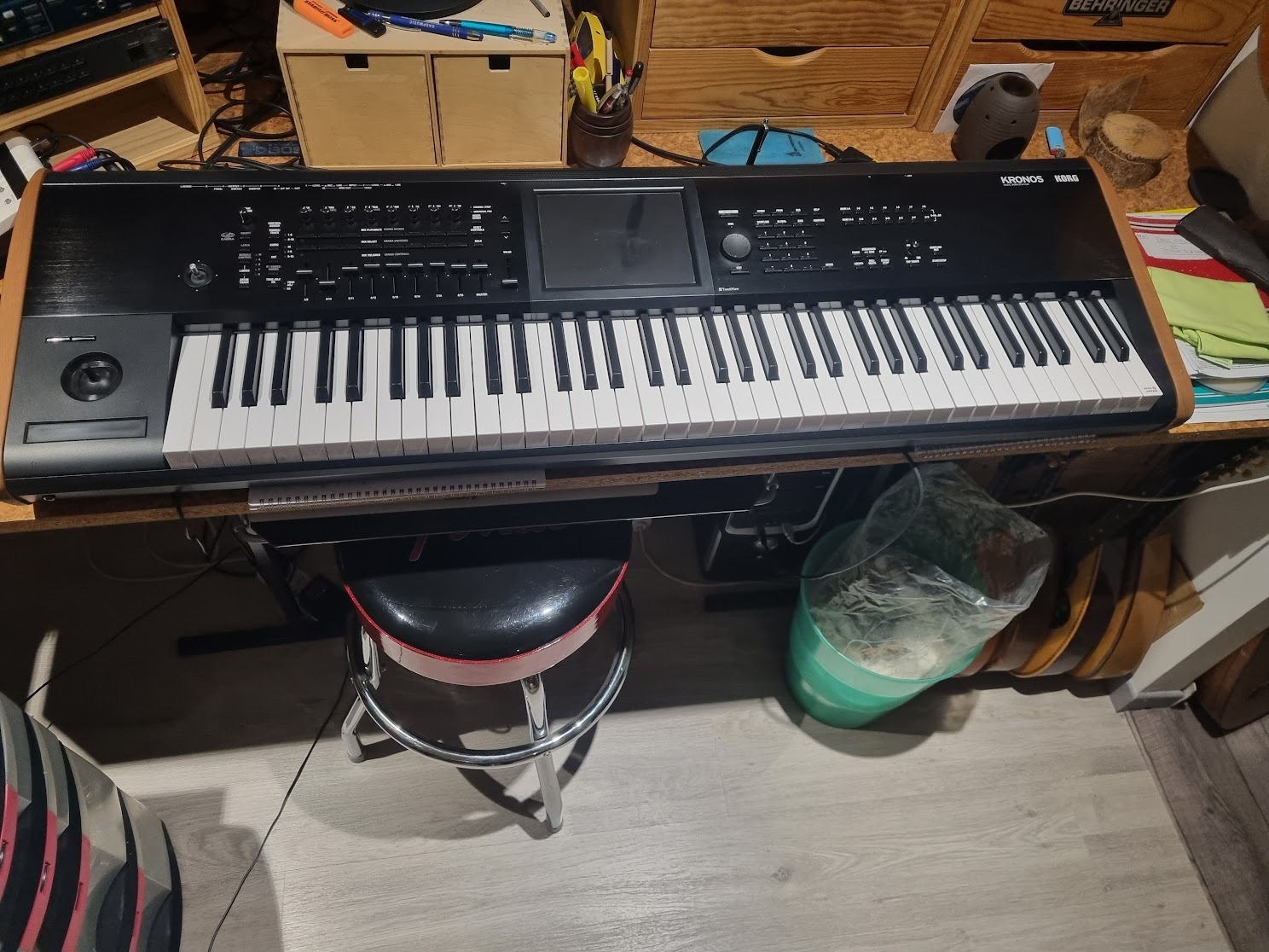 Korg Kronos 2 73 touches lestées . Exc Etat