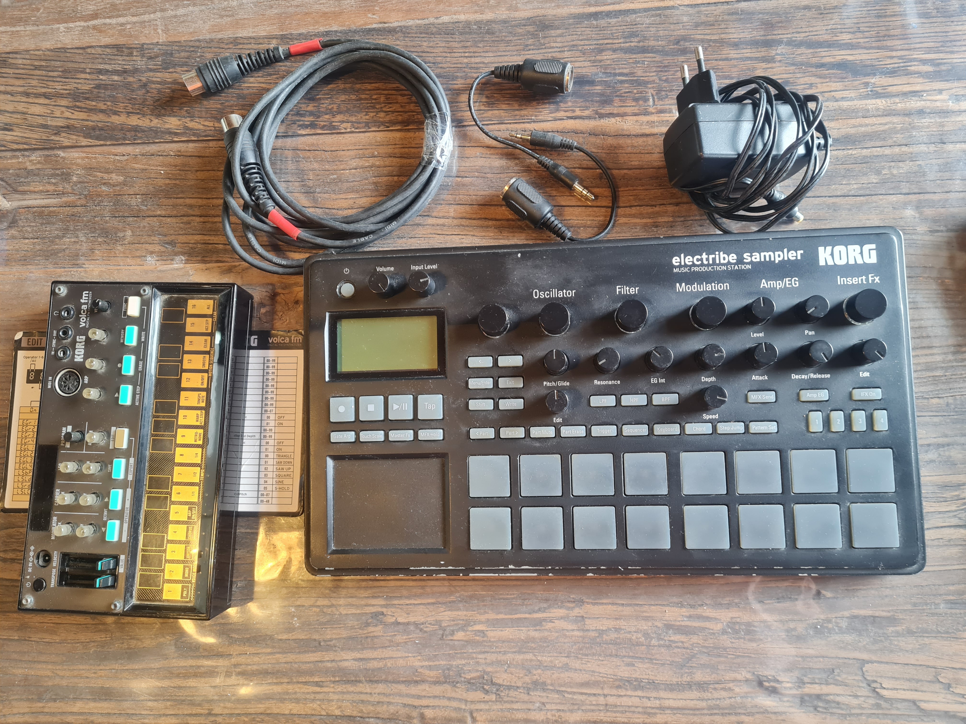 Vends Korg es 2 avec volca FM + alim