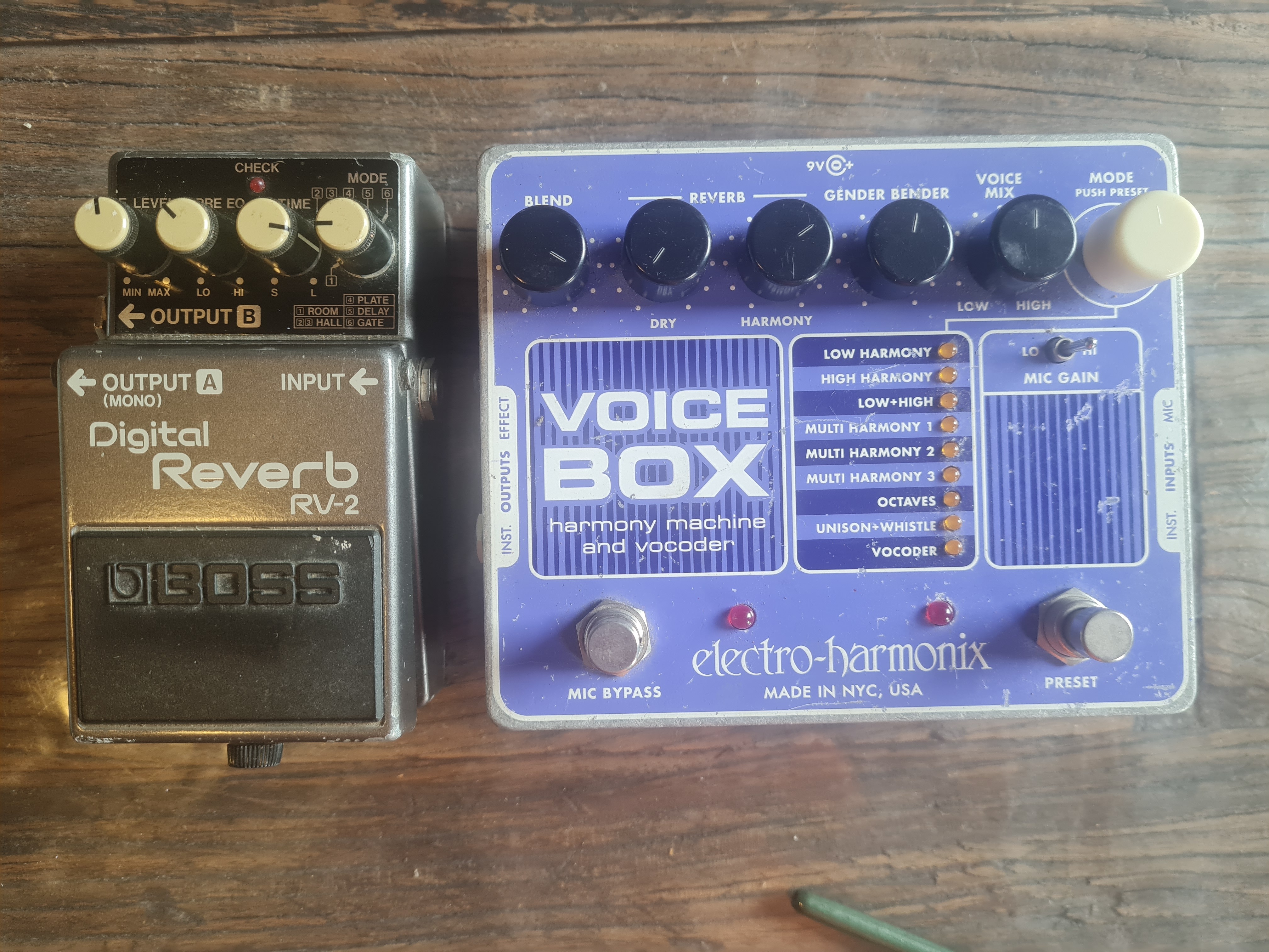 Vends Electro-harmonix Voice box + Boss RV-2
