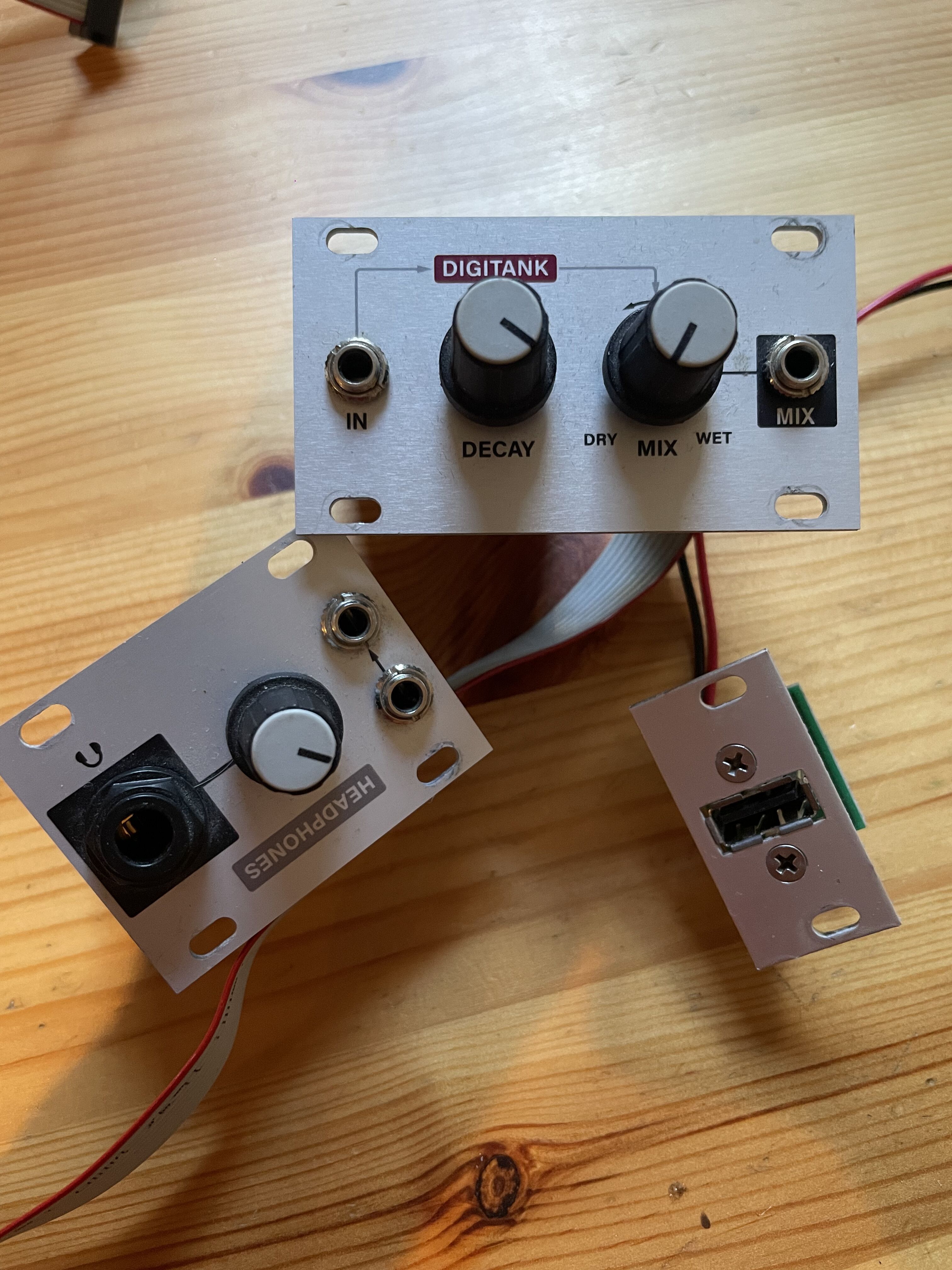 3x 1u Intellijel ( Headphone / Reverb / USB)