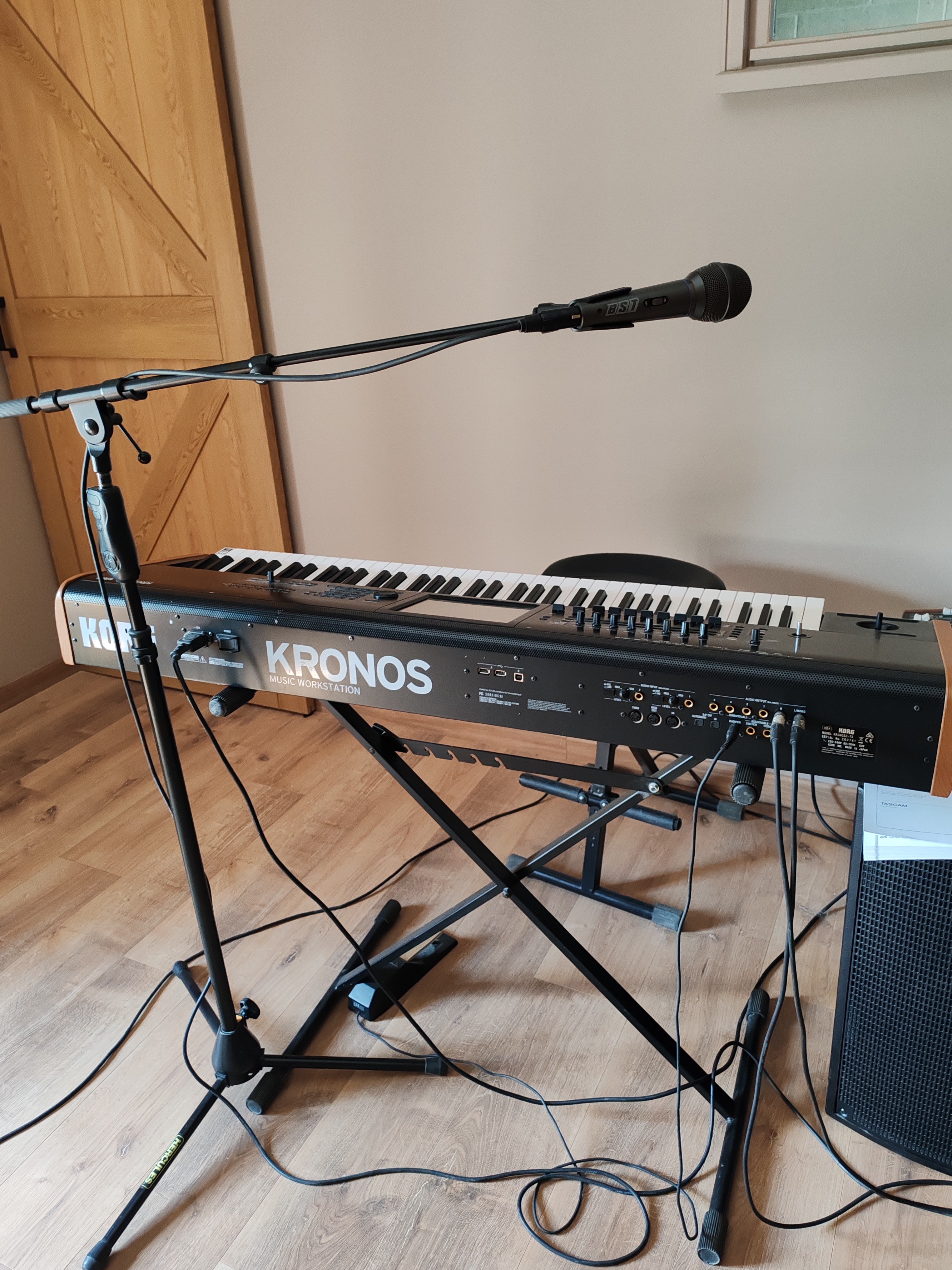 Vends Korg kronos version 2. 73 touches.