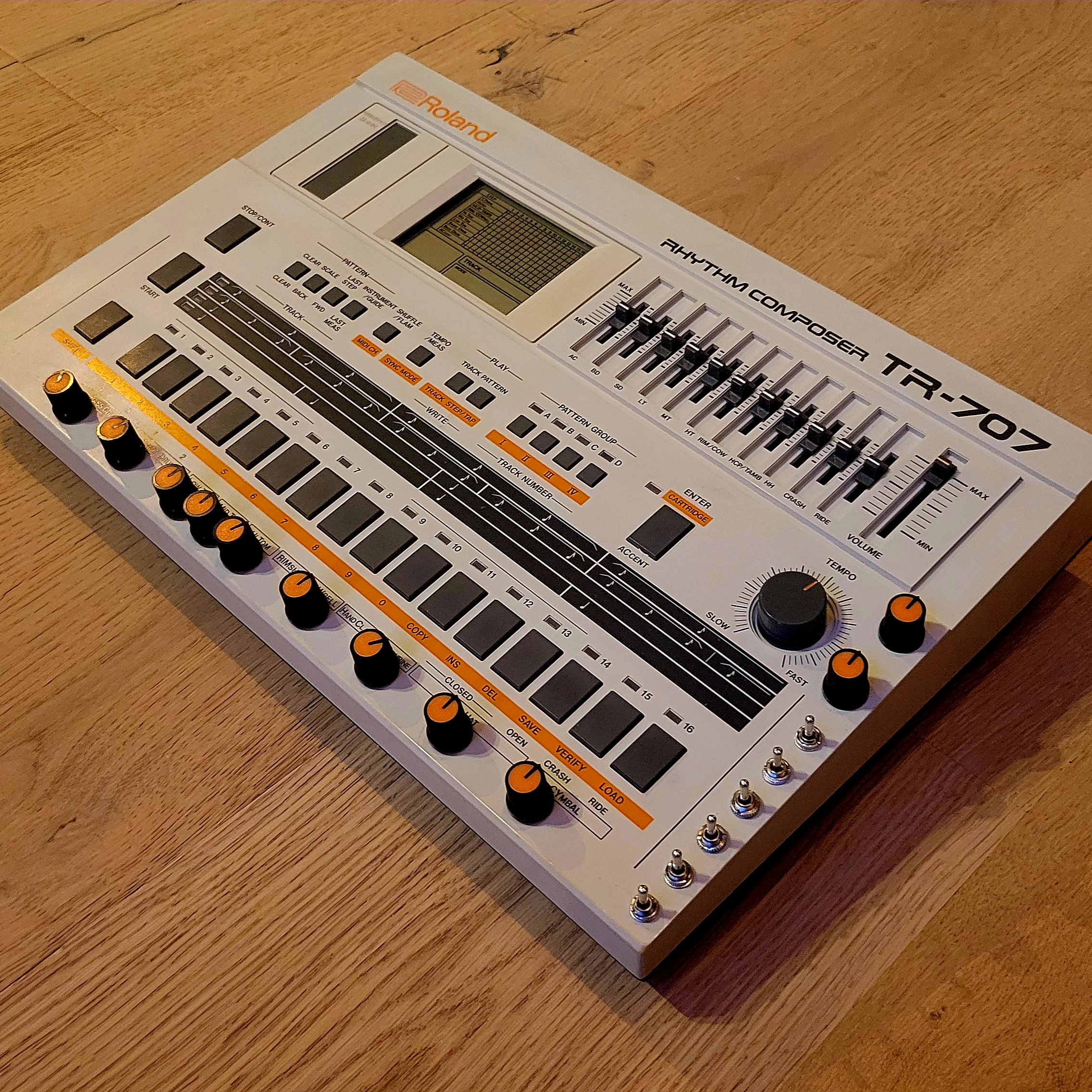 Roland TR-707 (84873)