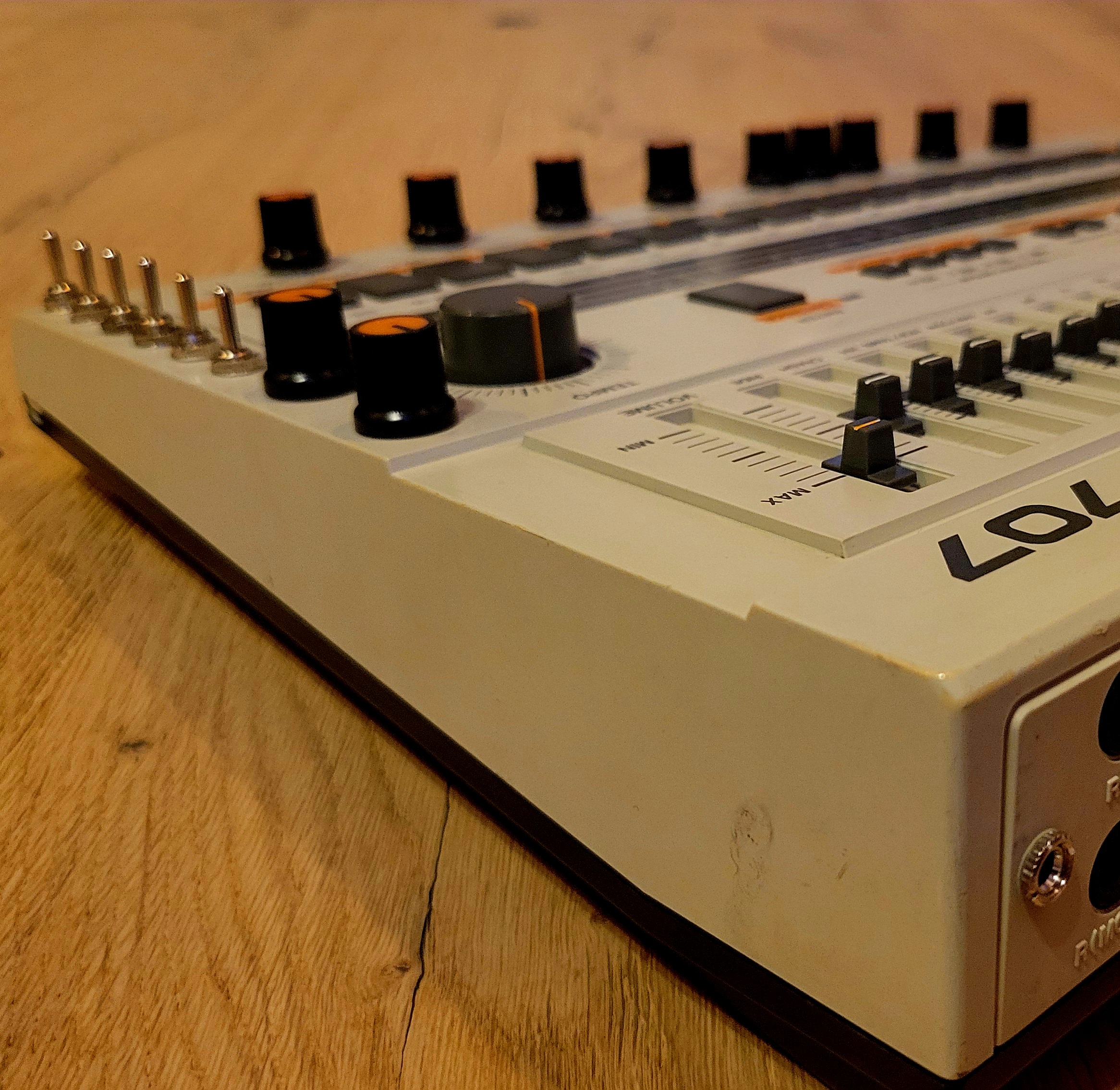 Roland TR-707 (13818)