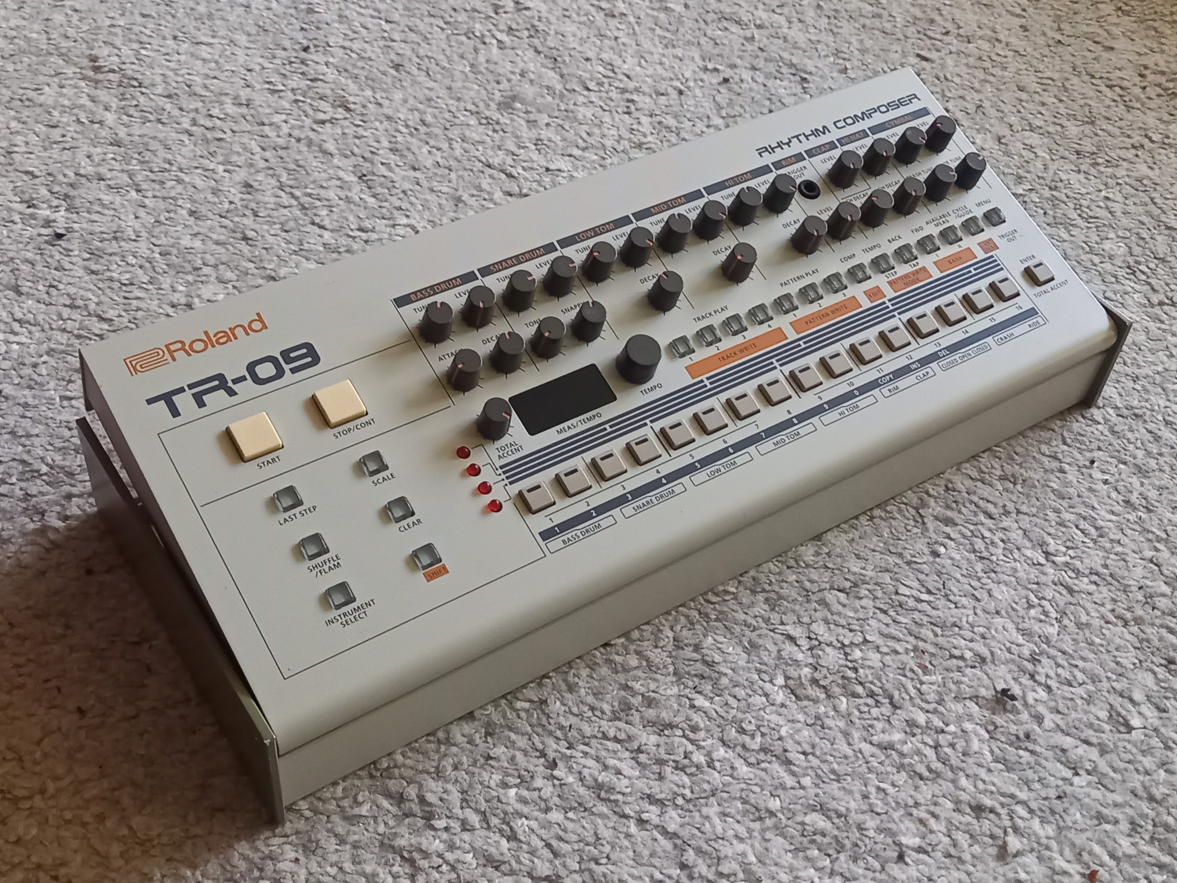 Roland TR-09 (66923)