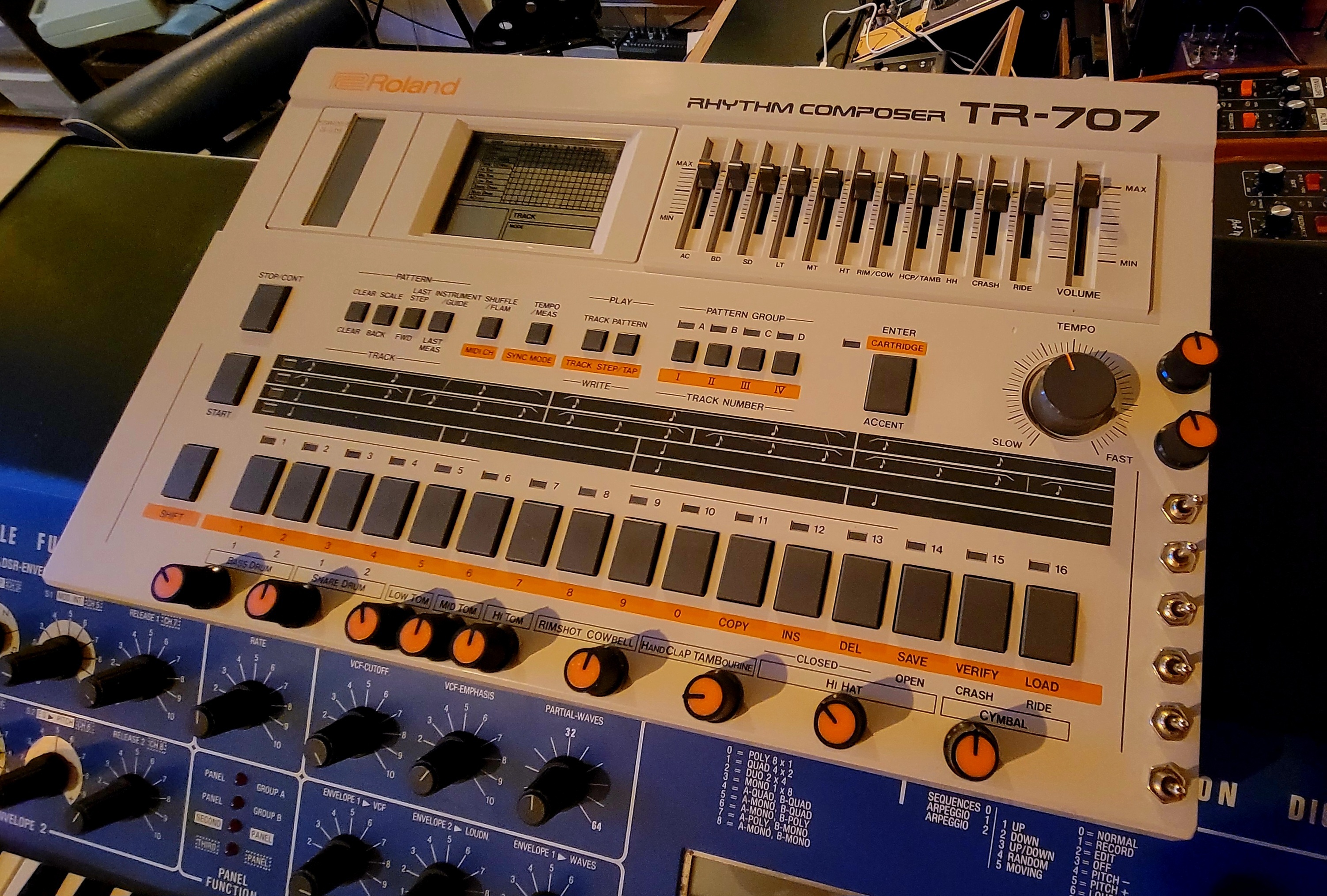 Roland TR-707 (35870)