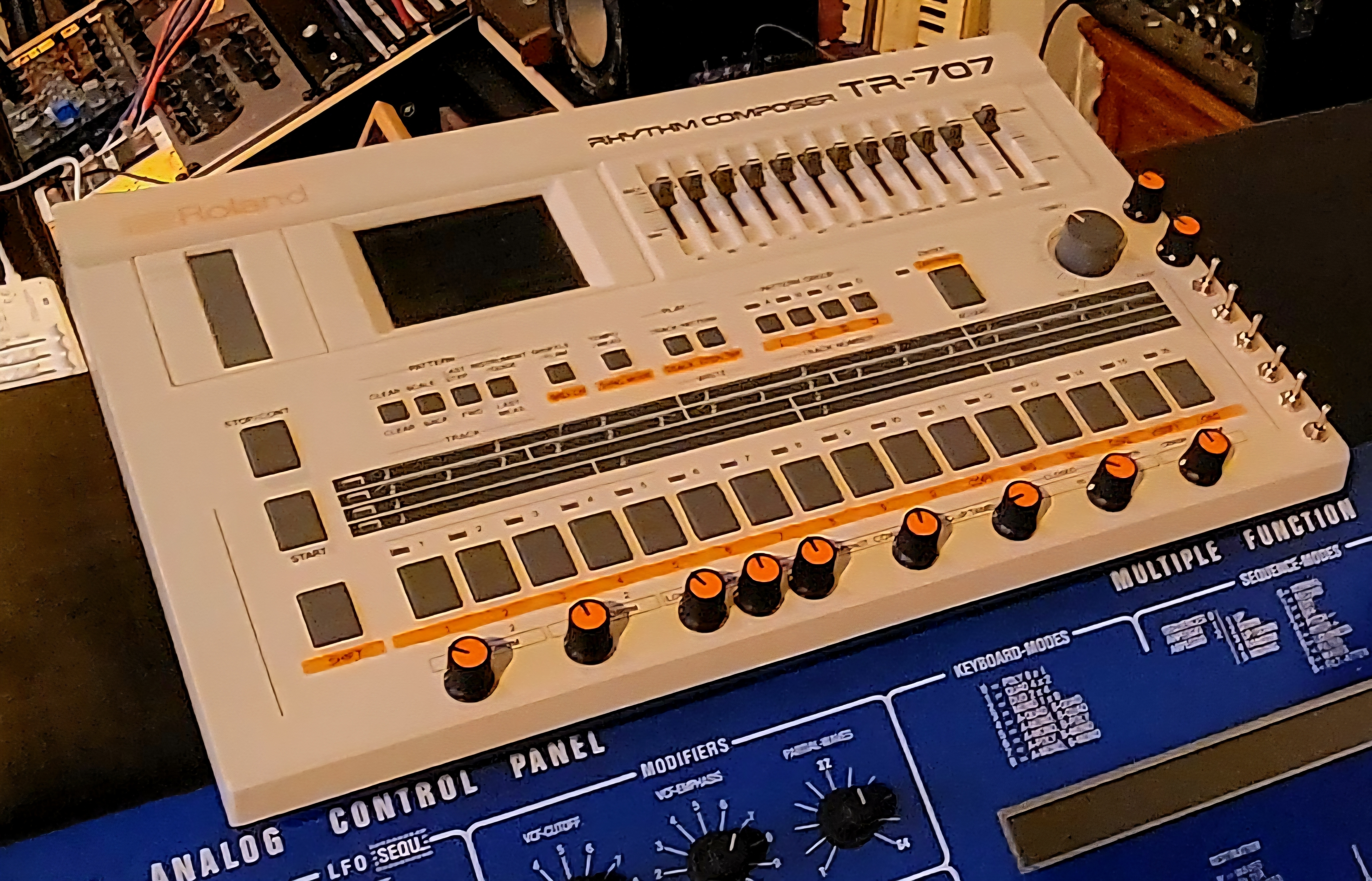 Roland TR-707 (23770)