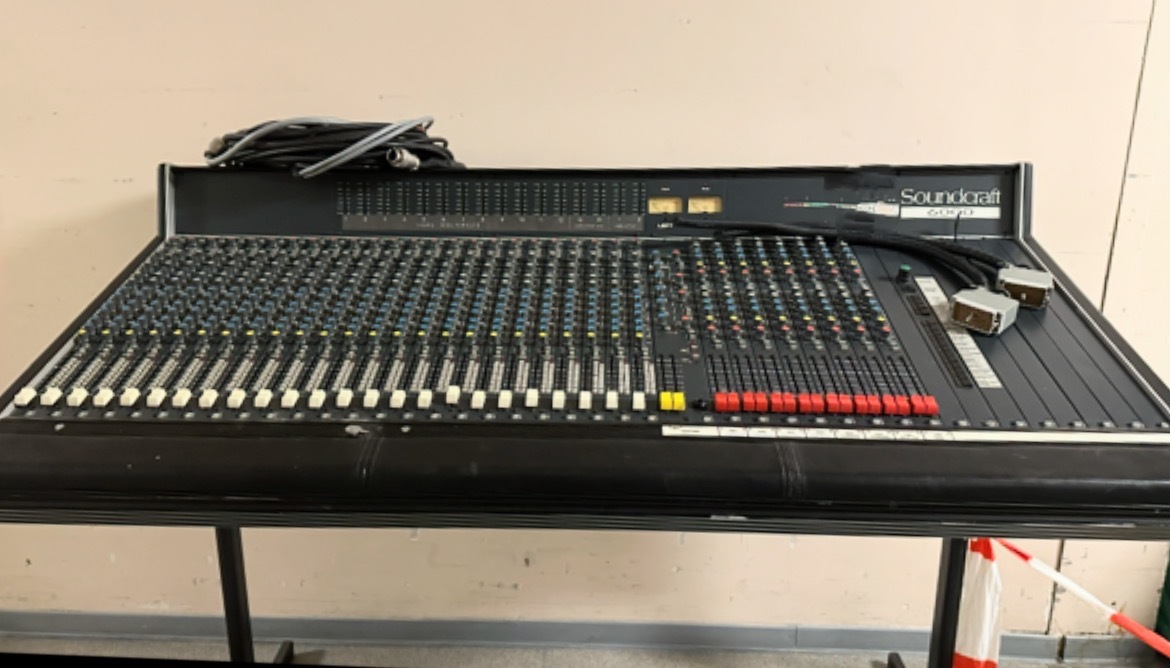 Console soundcraft 6000 analogique sans Power supply 