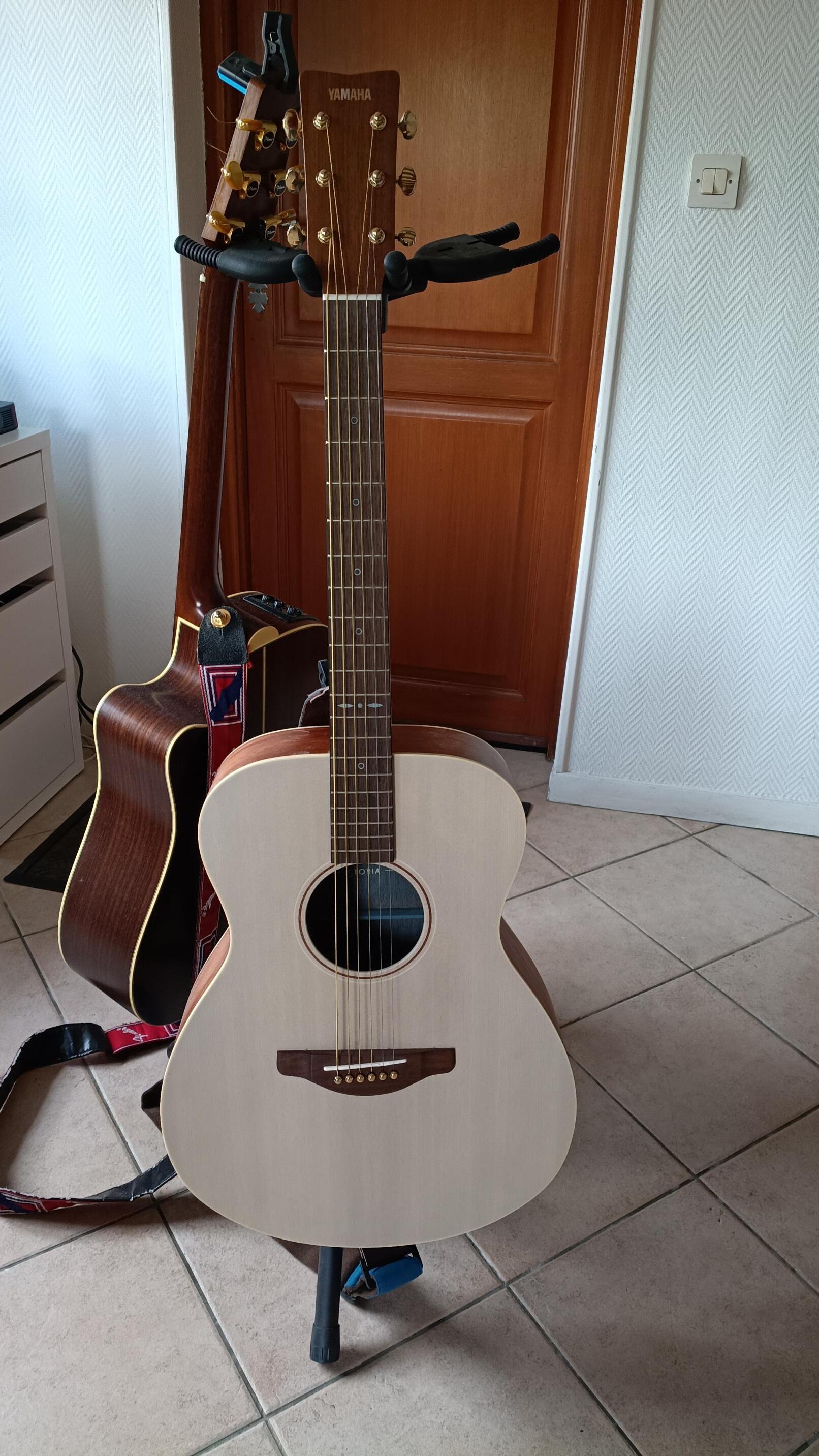 Superbe Guitare YAMAHA Storia I neuve