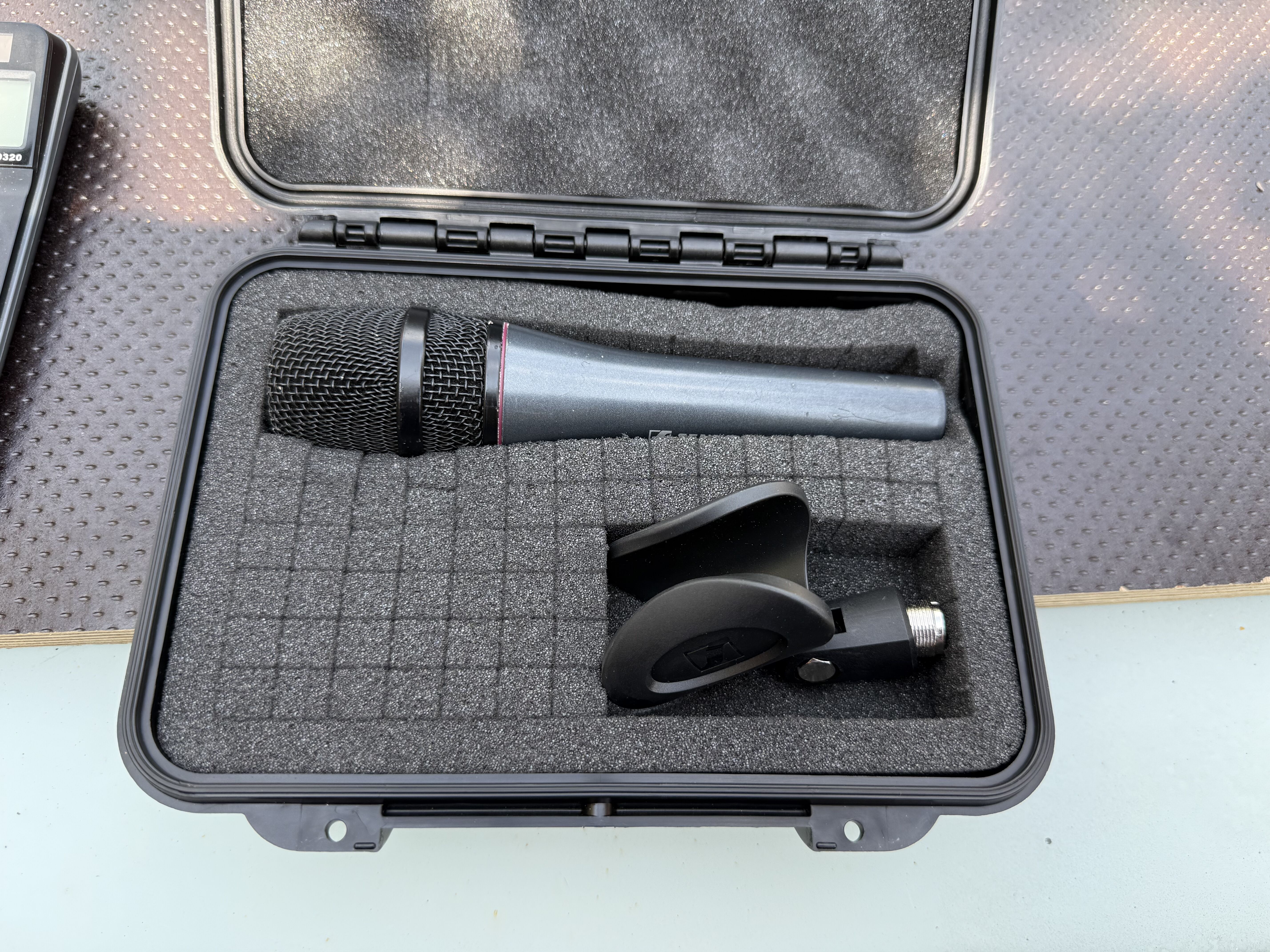 Micro vocal main Sennheiser E865 – Dynamique, parfait pour chant live